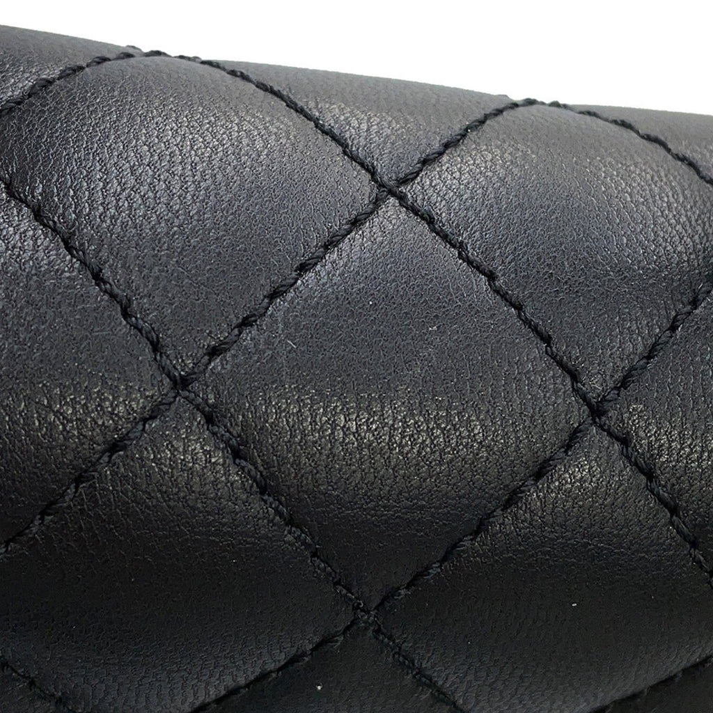 Chanel Matelasse Black Leather Handbag (Pre-Owned)