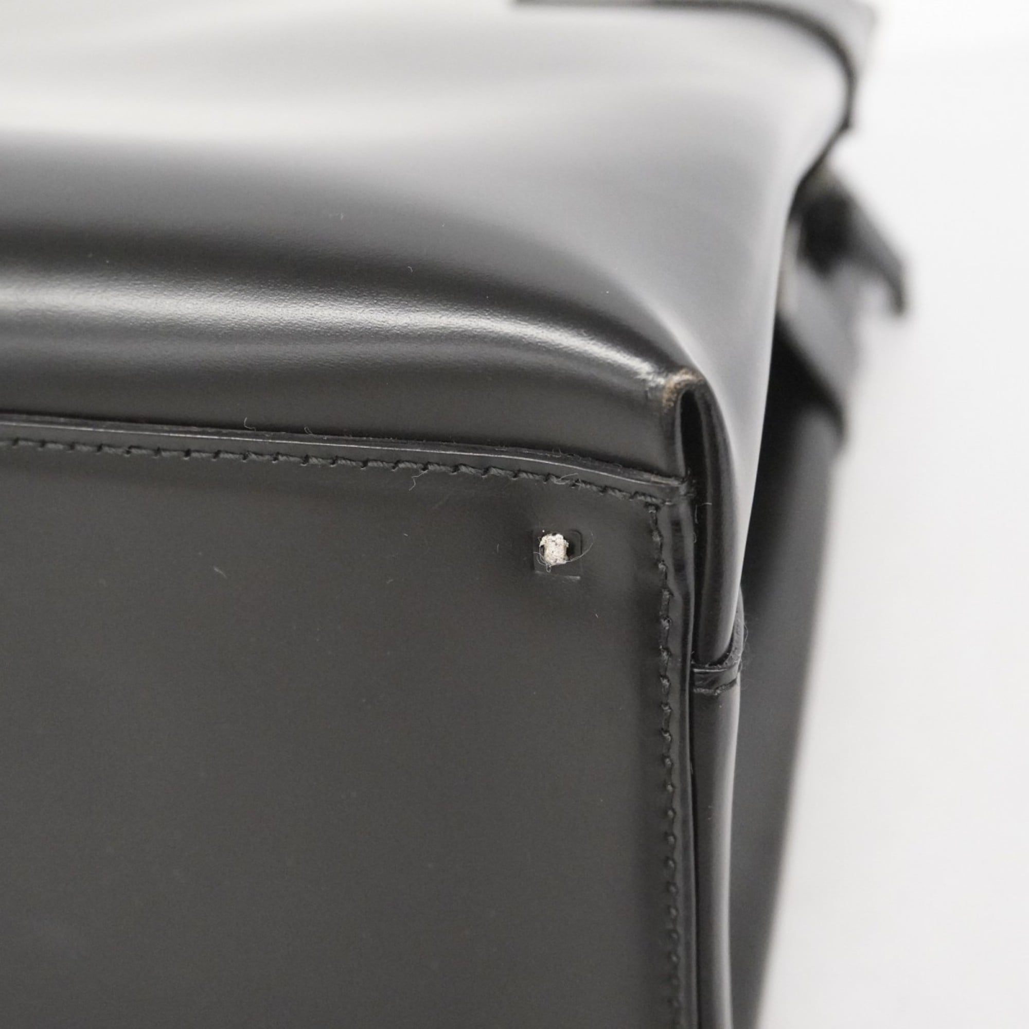 Salvatore Ferragamo Black Leather Handbag (Pre-Owned)