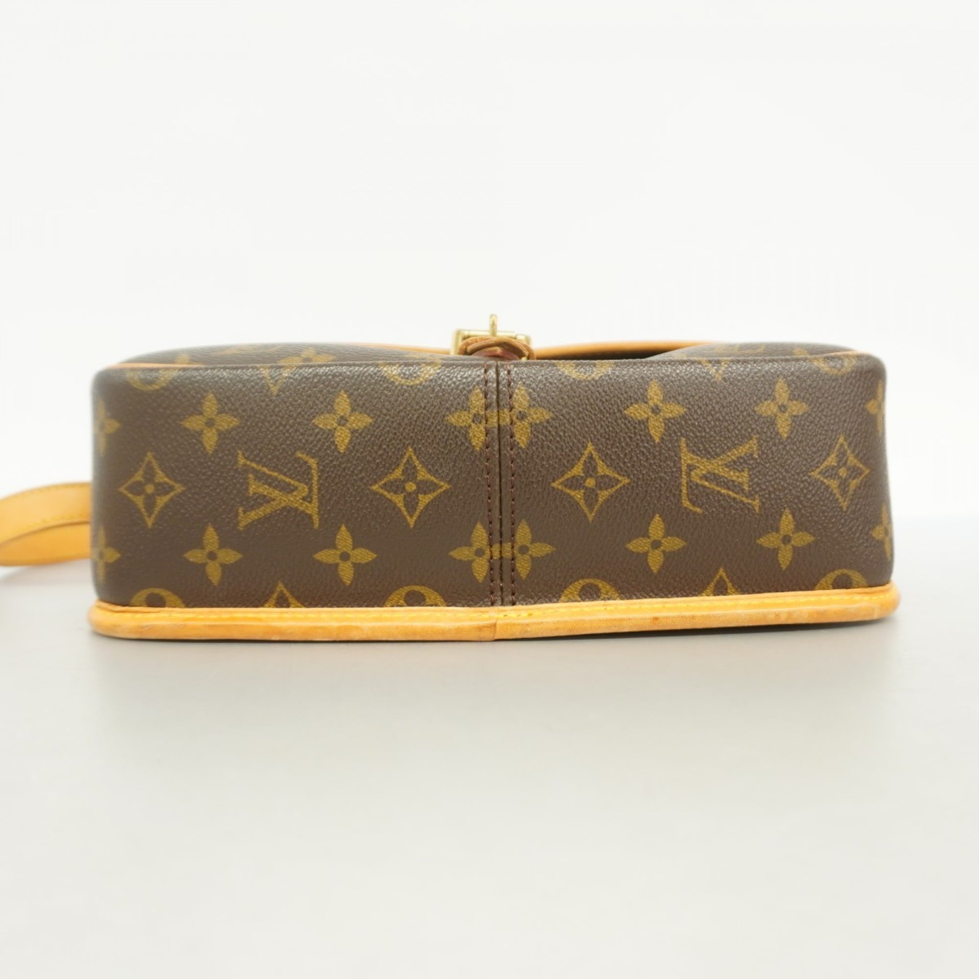Louis Vuitton Brown Shoulder Bag (Pre-Owned)