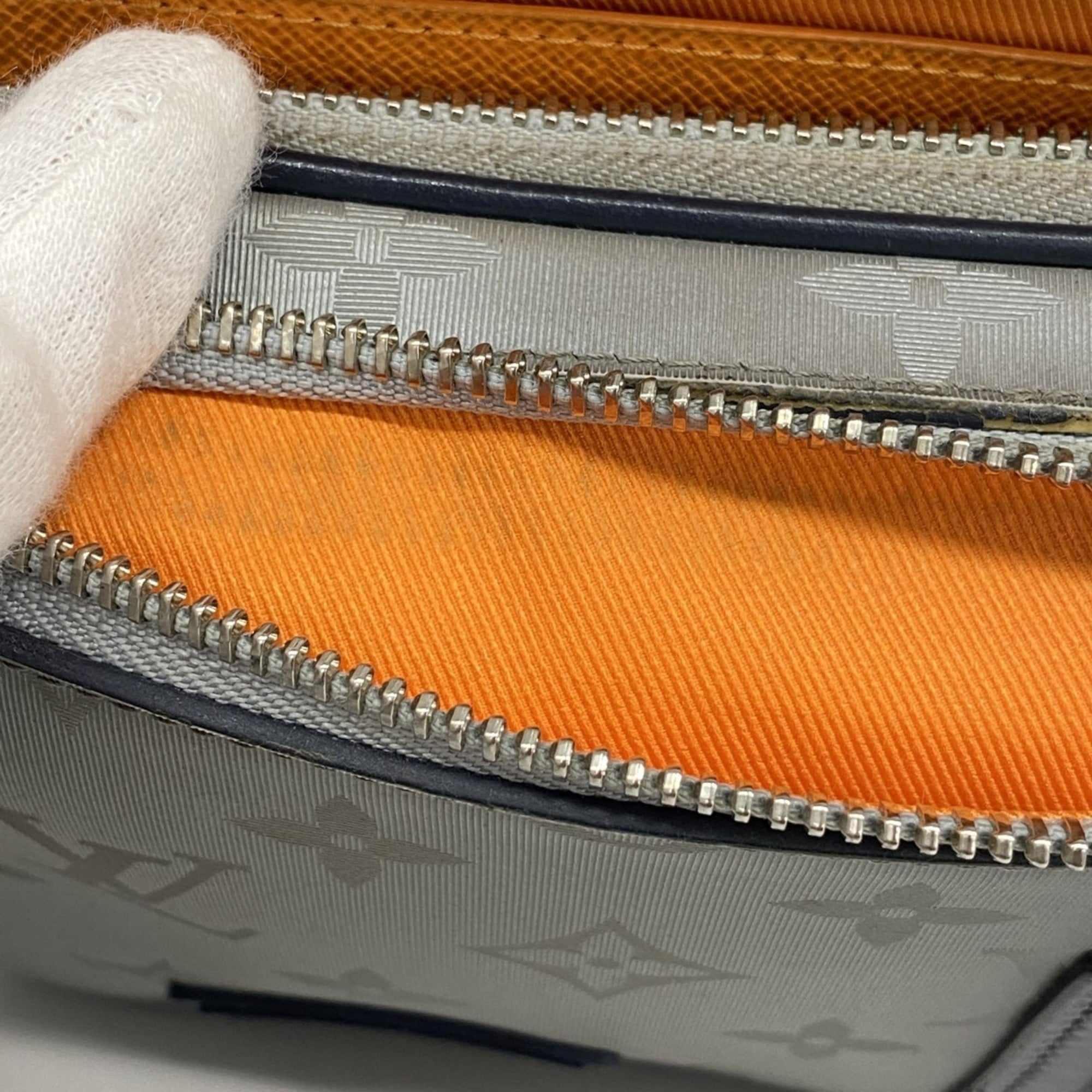 Louis Vuitton Gray Clutch Bag (Pre-Owned)