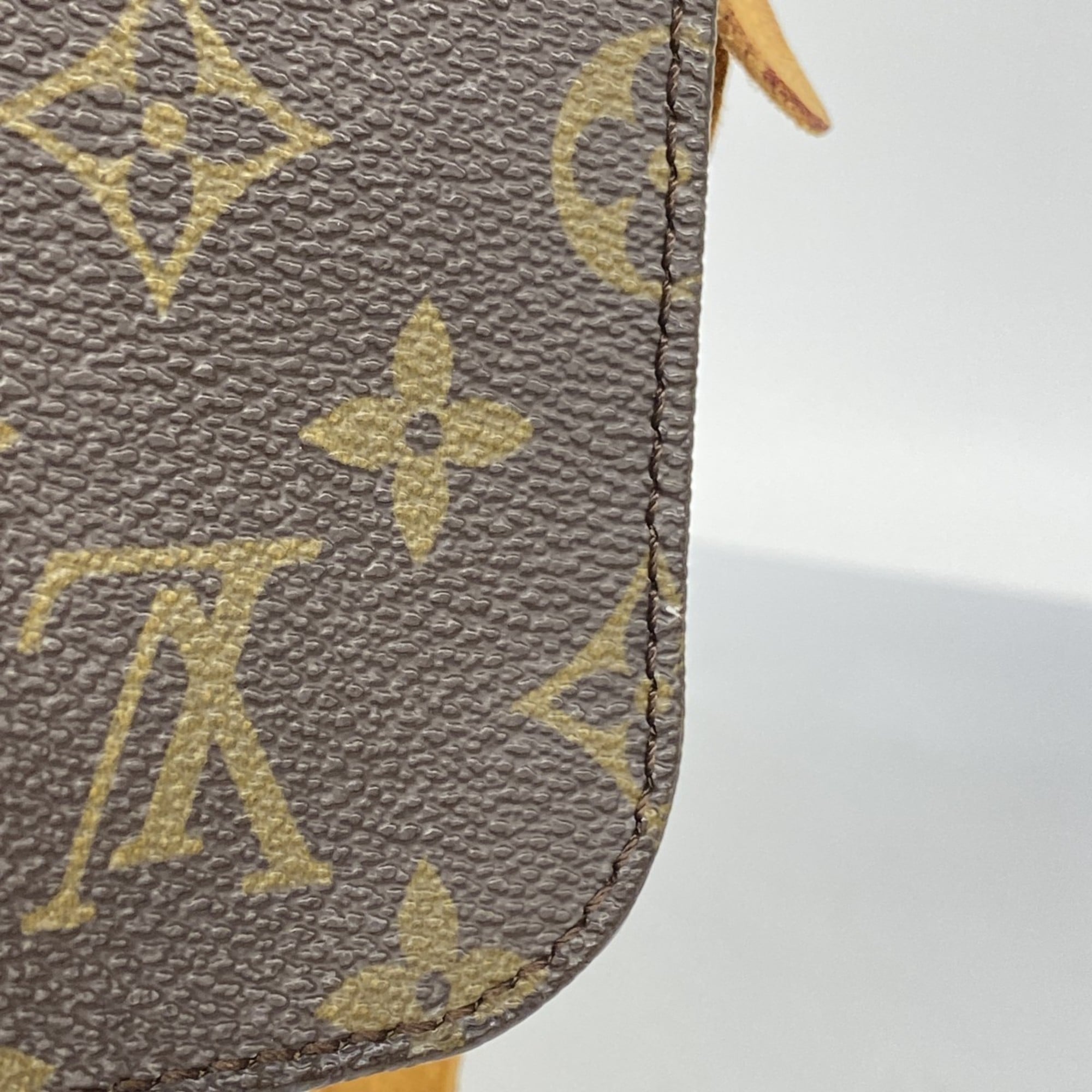 Louis Vuitton Brown Shoulder Bag (Pre-Owned)