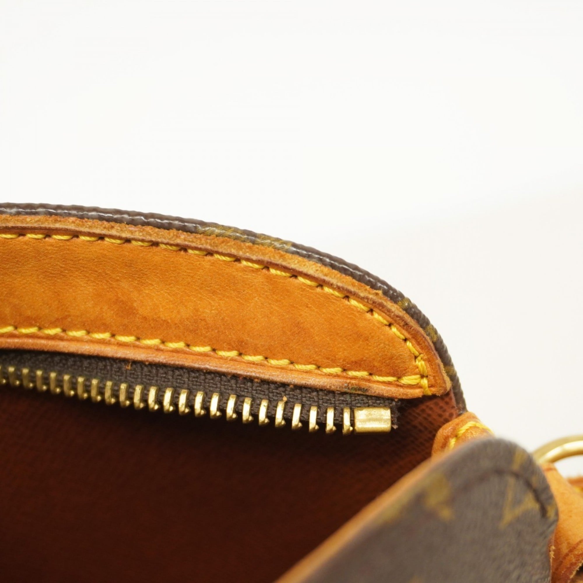 Louis Vuitton Brown Shoulder Bag (Pre-Owned)