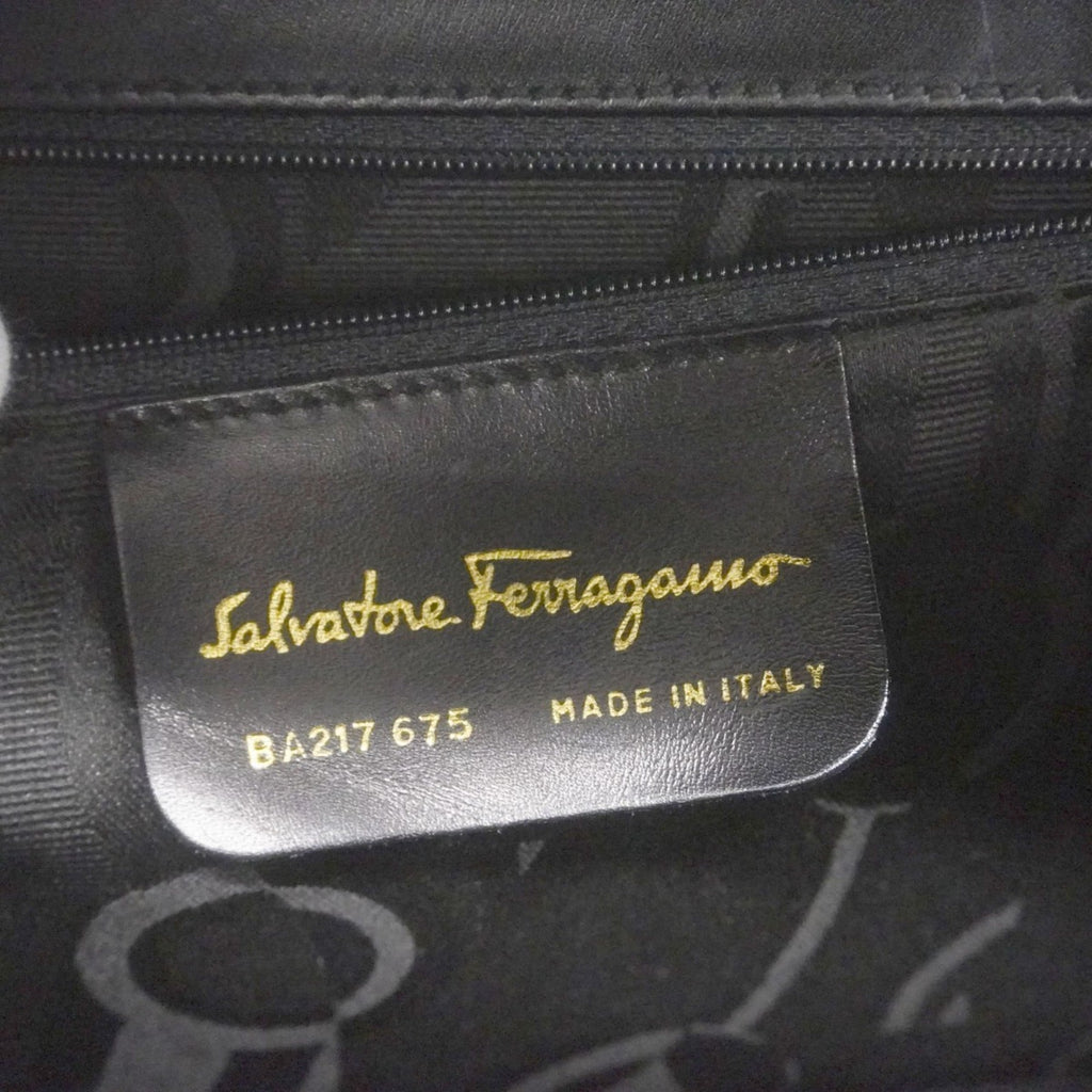 Salvatore Ferragamo Black Leather Shoulder Bag (Pre-Owned)
