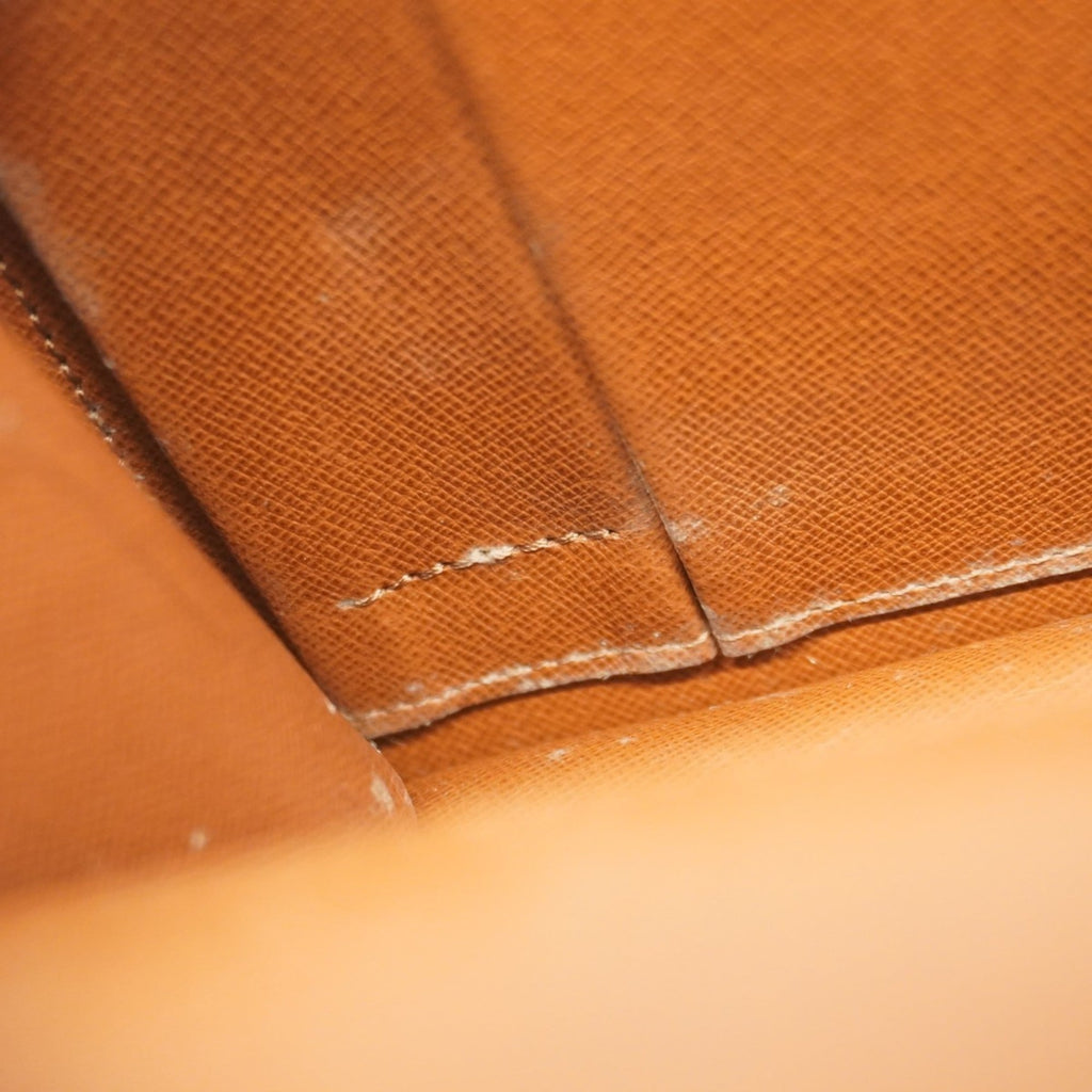 Louis Vuitton Brown Clutch Bag (Pre-Owned)