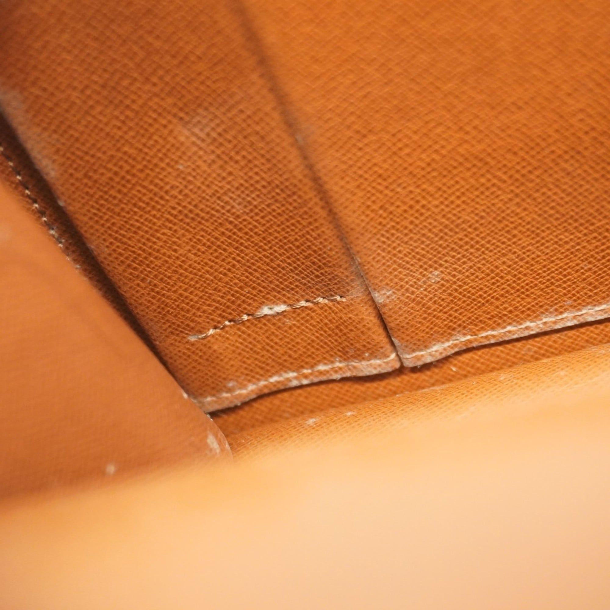 Louis Vuitton Brown Clutch Bag (Pre-Owned)