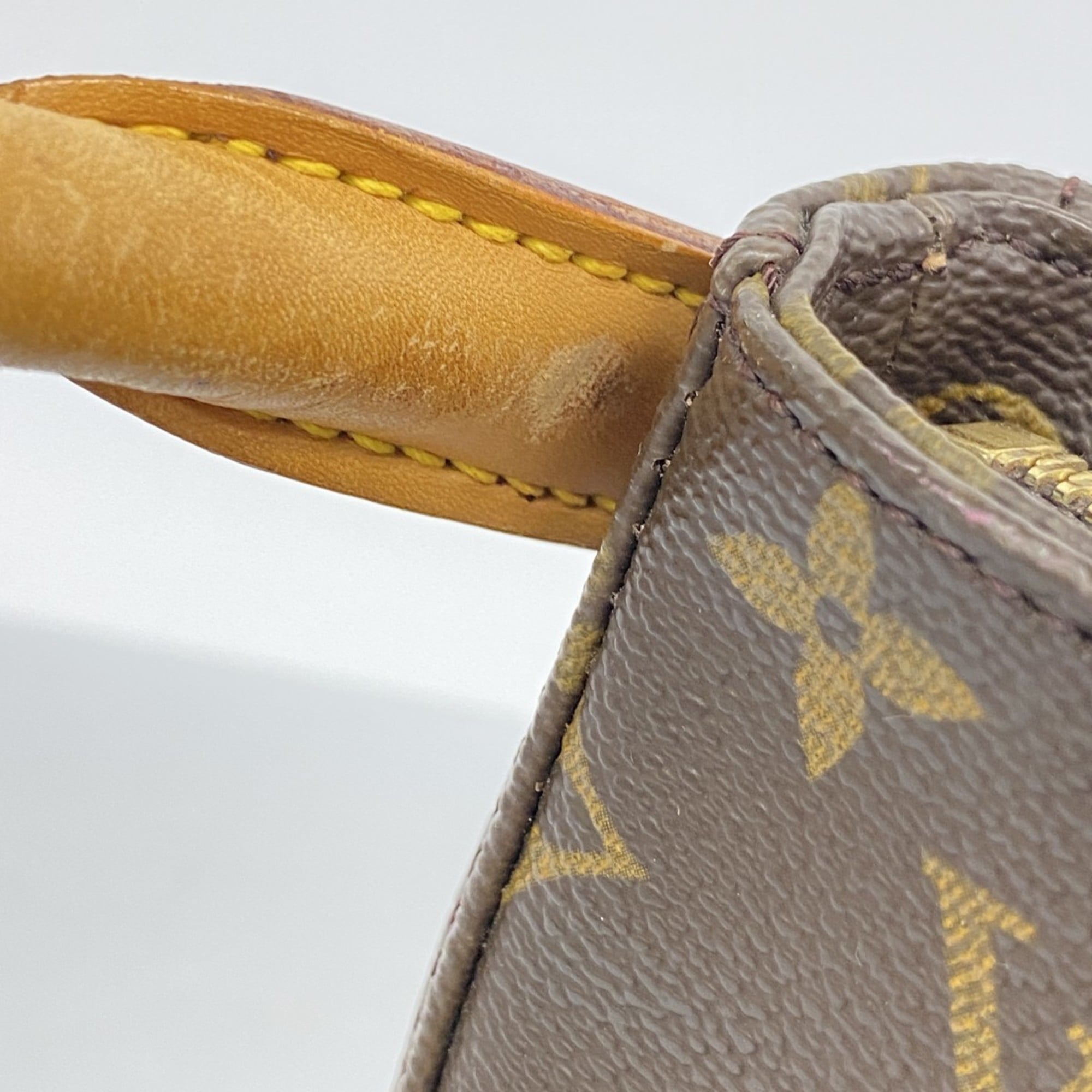 Louis Vuitton Brown Shoulder Bag (Pre-Owned)