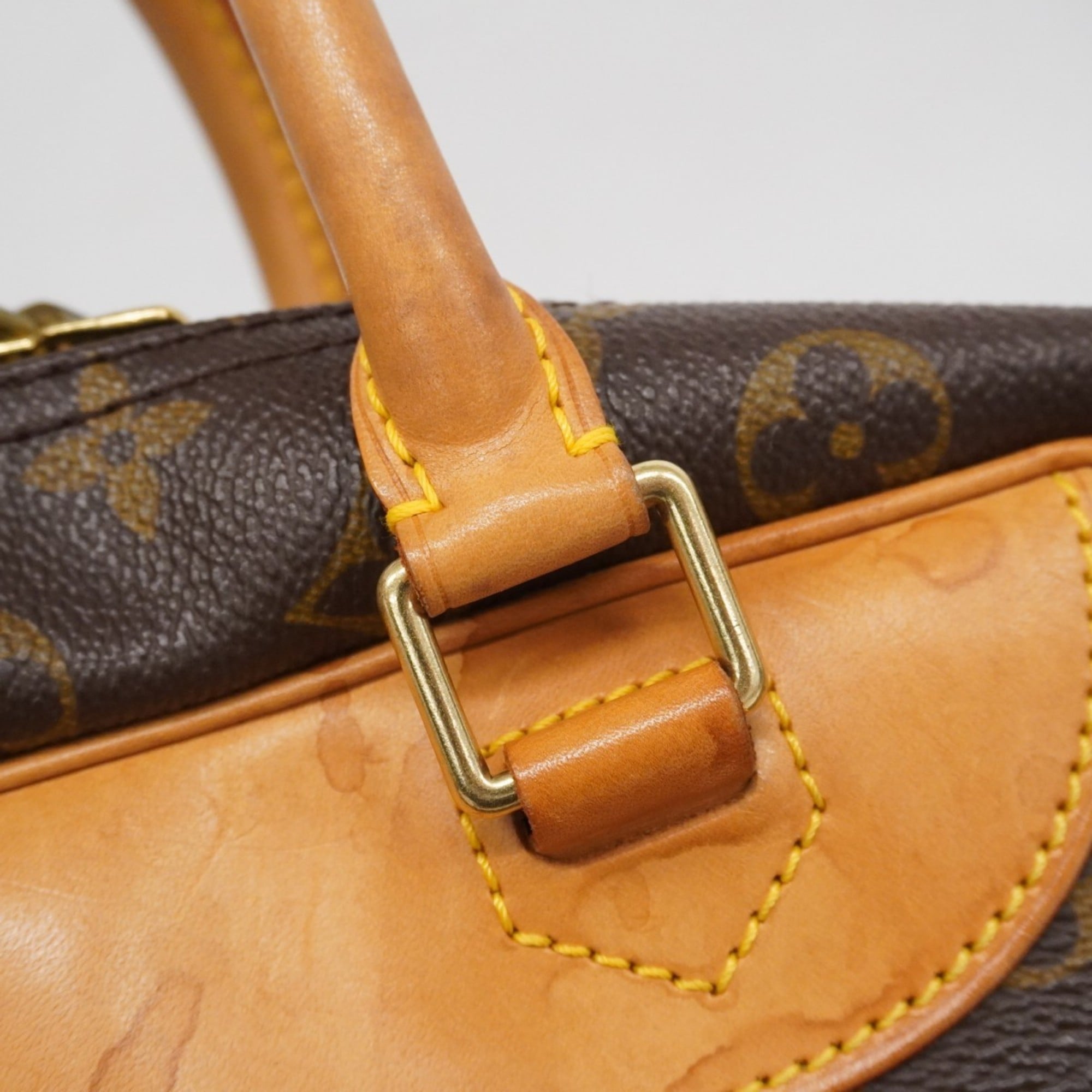 Louis Vuitton Brown Handbag (Pre-Owned)