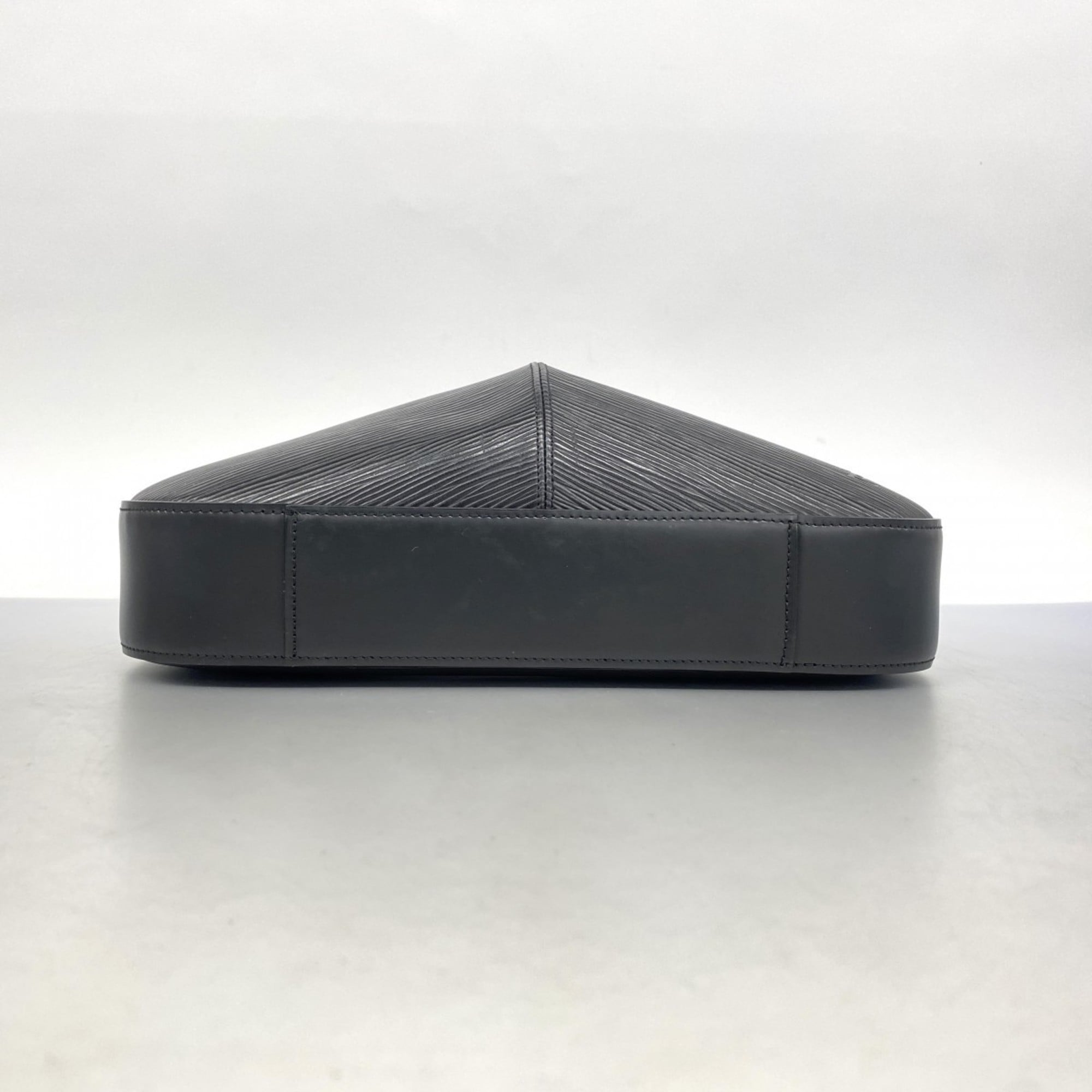 Louis Vuitton Noir Shoulder Bag (Pre-Owned)