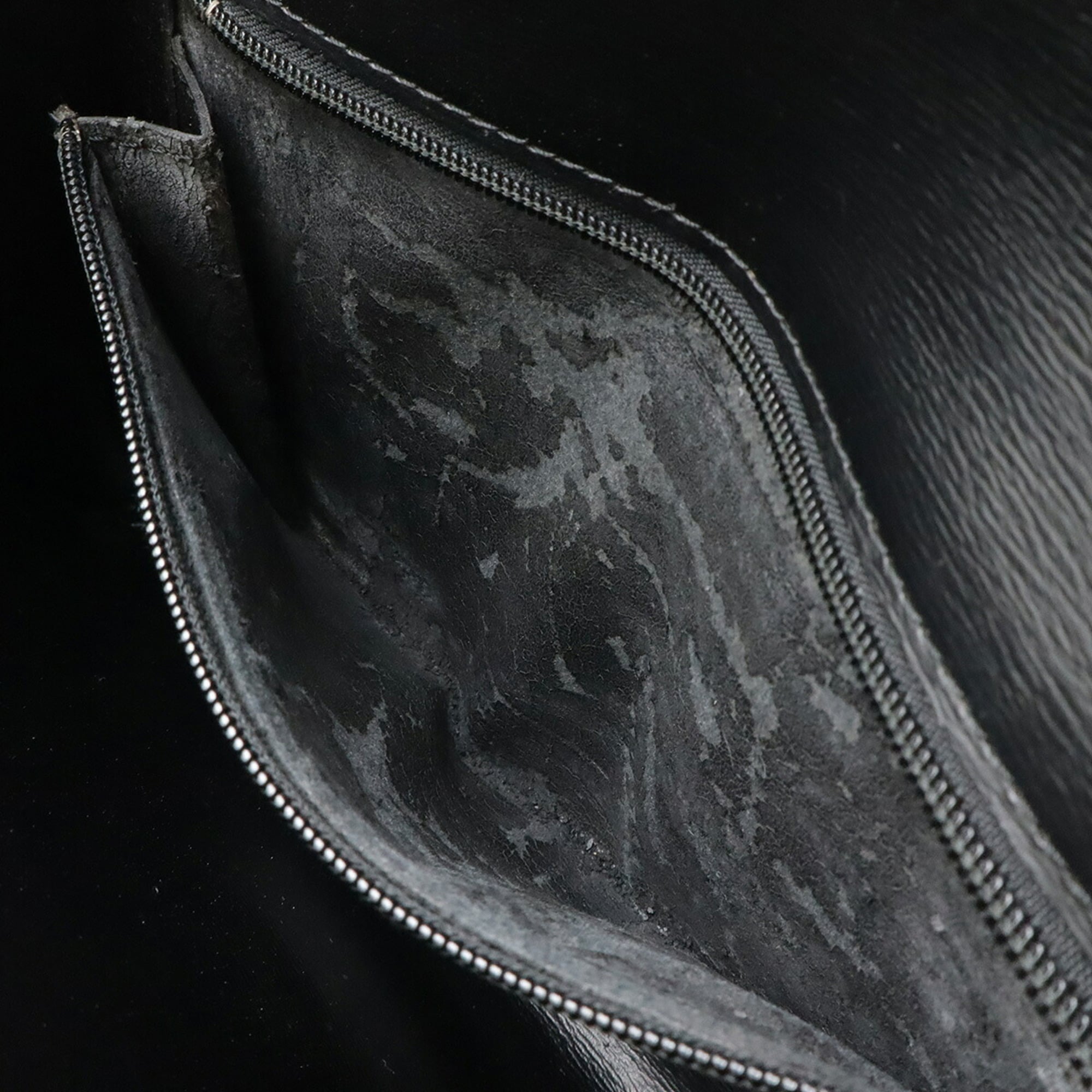Louis Vuitton Epi Black Noir Epi Leather Clutch Bag (Pre-Owned)