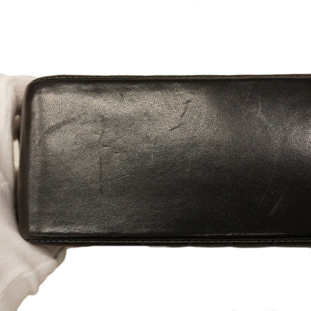 Chanel Black Leather Shoulder Bag (Pre-Owned)