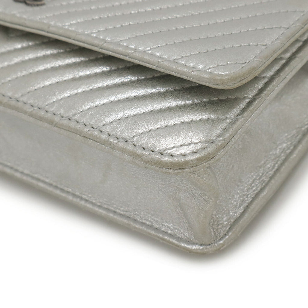 Chanel Chevron (V Stitch) Metallic Silver Leather Chain/Shoulder Wallet (Pre-Owned)