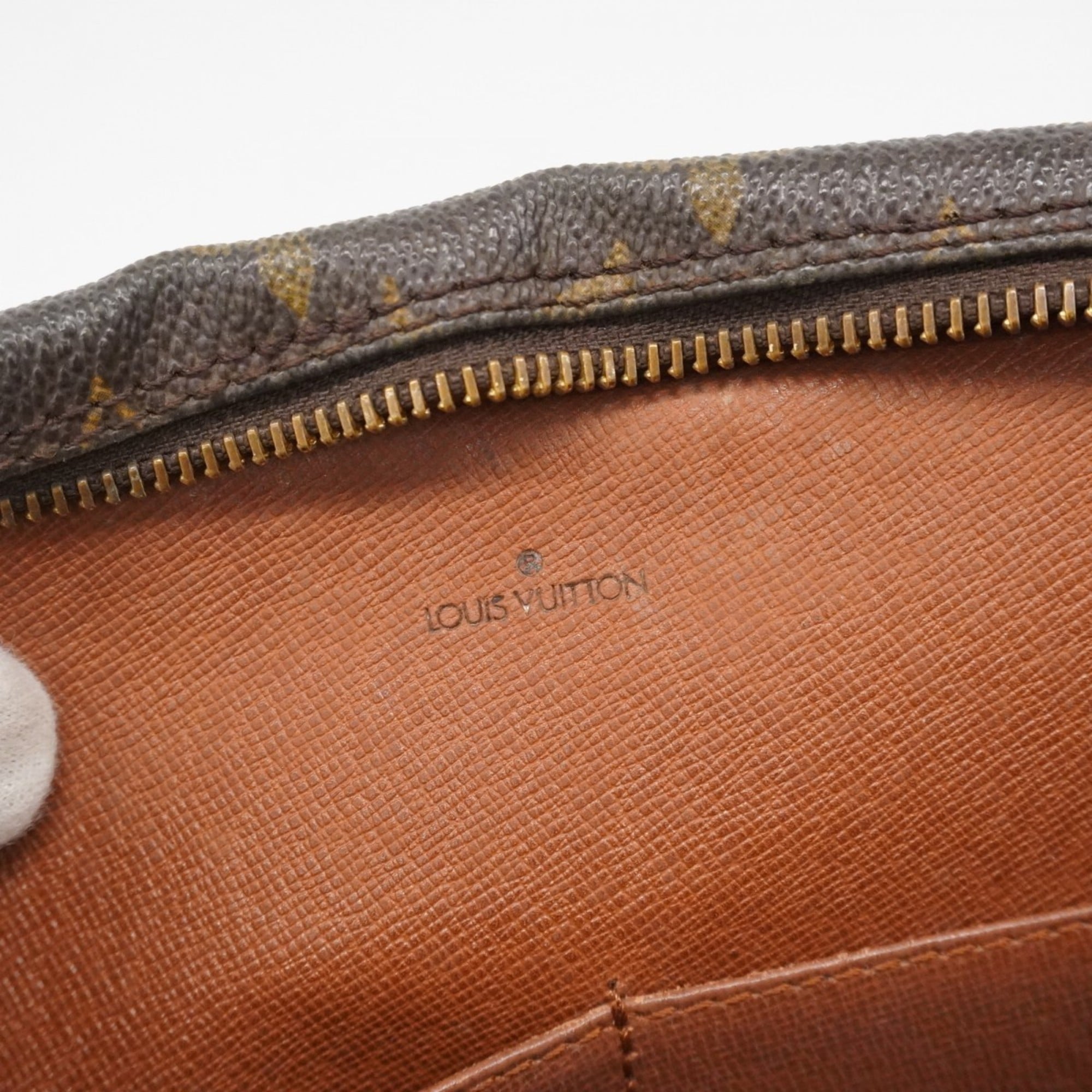 Louis Vuitton Brown Clutch Bag (Pre-Owned)