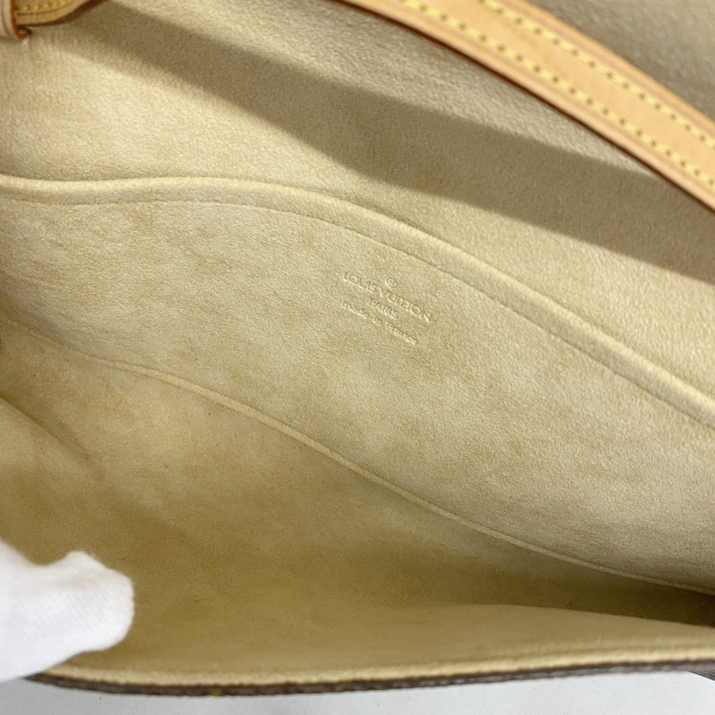 Louis Vuitton Brown Shoulder Bag (Pre-Owned)