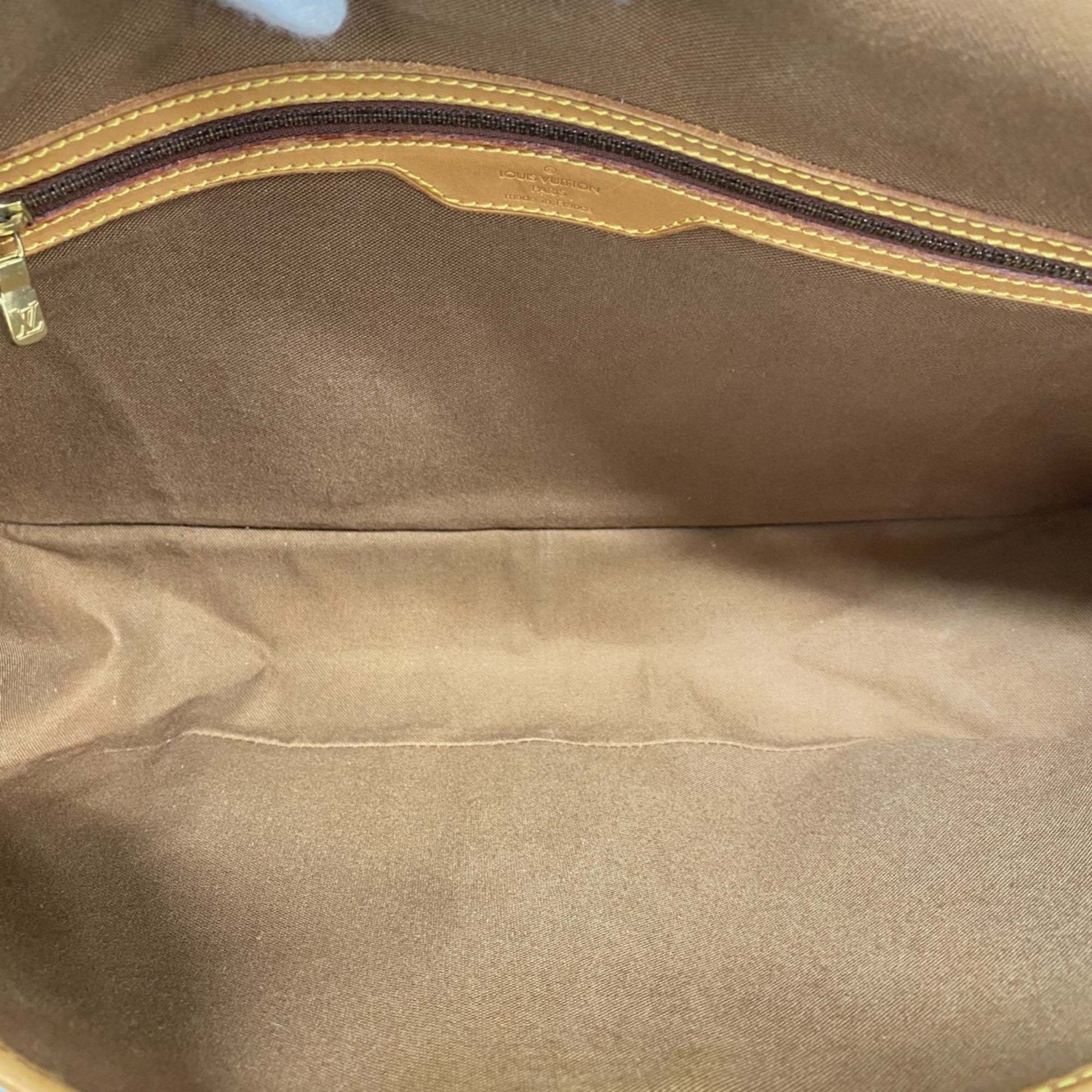 Louis Vuitton Brown Shoulder Bag (Pre-Owned)