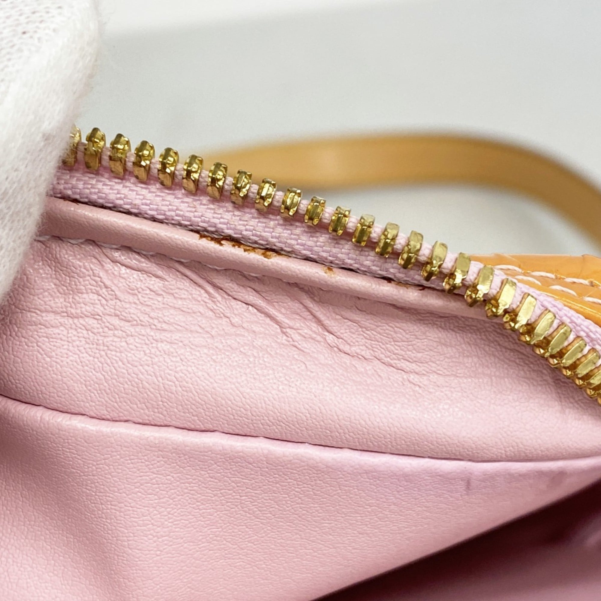 Louis Vuitton Rose Shoulder Bag (Pre-Owned)