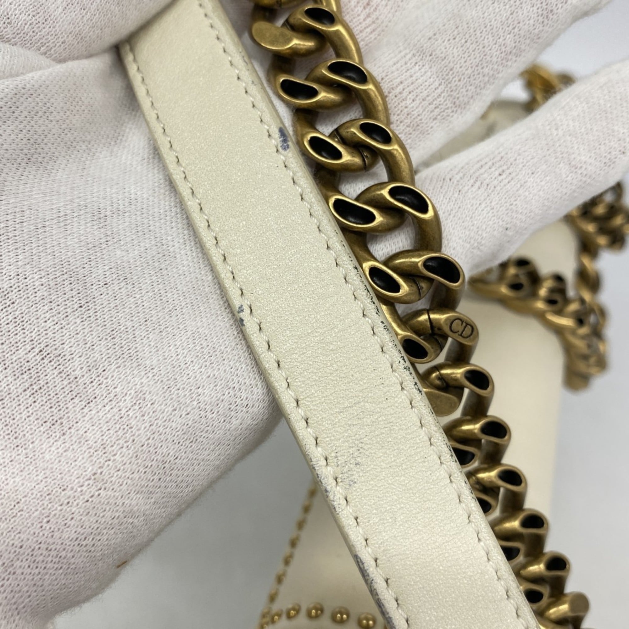 Christian Dior White Leather Shoulder Bag (Pre-Owned)