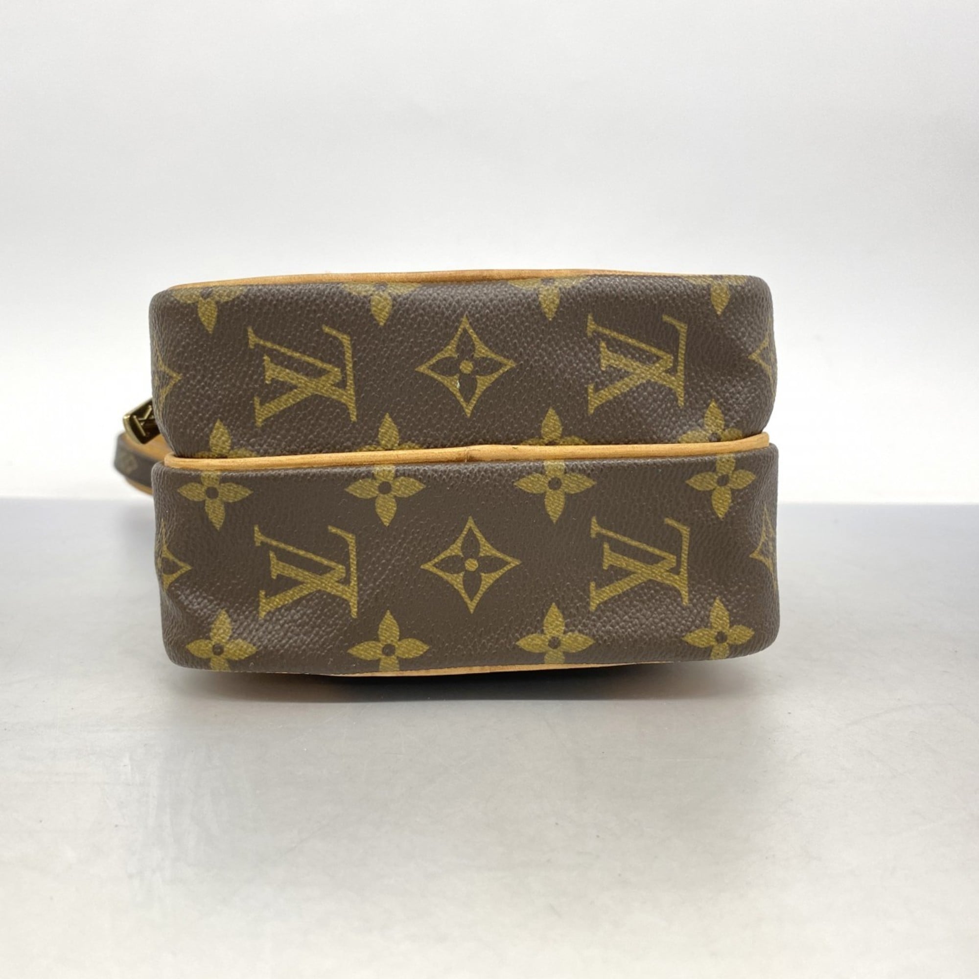 Louis Vuitton Brown Shoulder Bag (Pre-Owned)