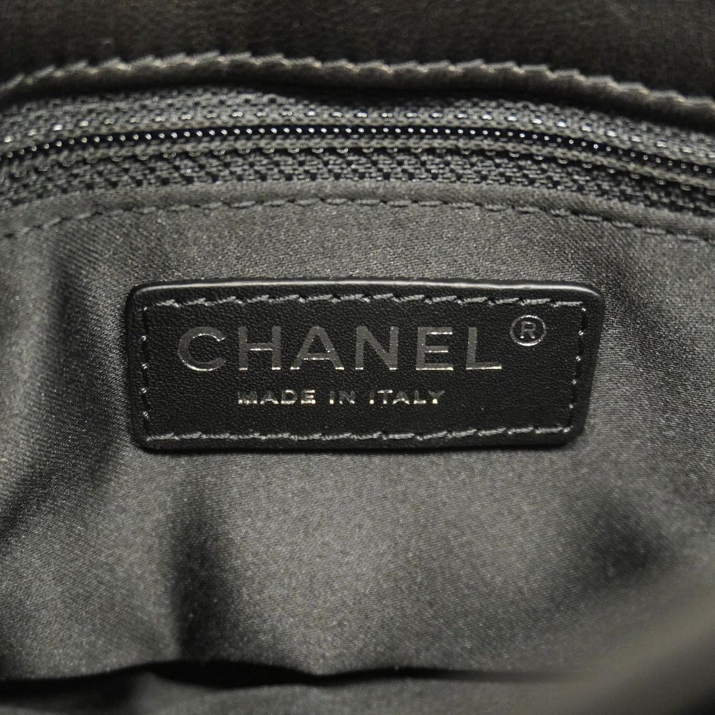 Chanel Black Leather Shoulder Bag (Pre-Owned)
