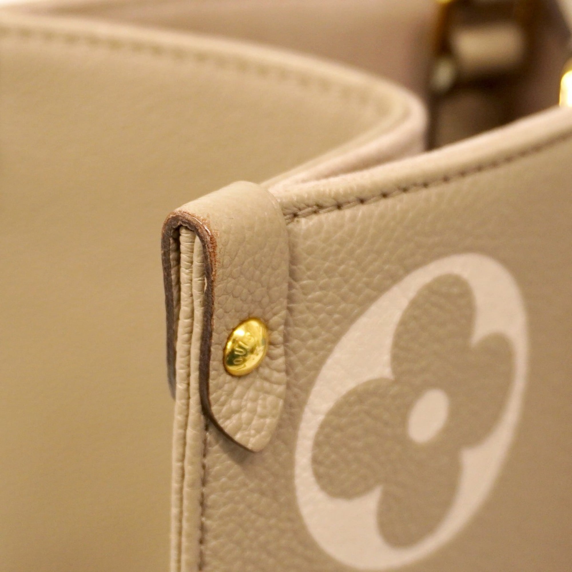 Louis Vuitton Cream Tourterelle Tote Bag (Pre-Owned)
