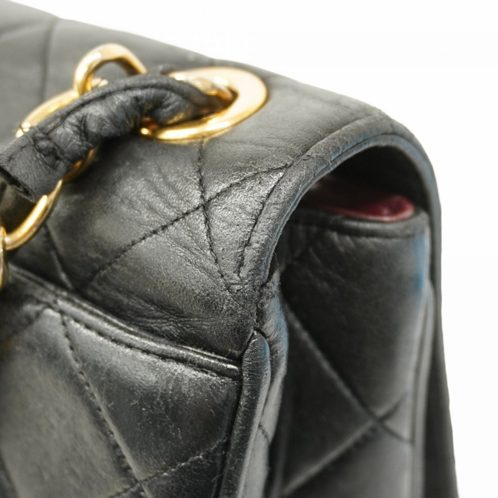 Chanel Black Leather Shoulder Bag (Pre-Owned)