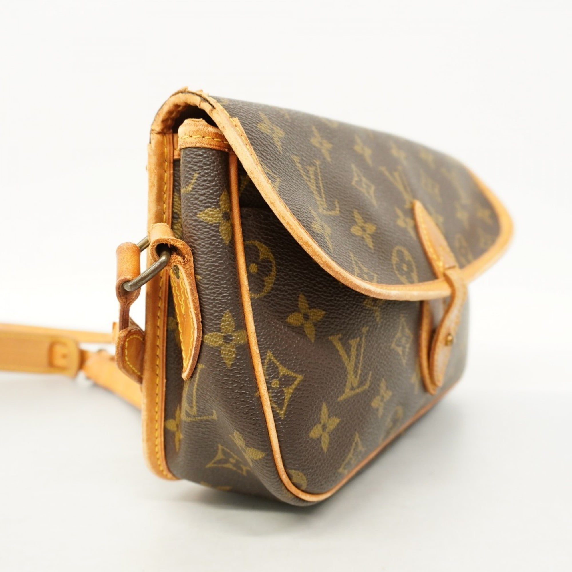 Louis Vuitton Brown Shoulder Bag (Pre-Owned)