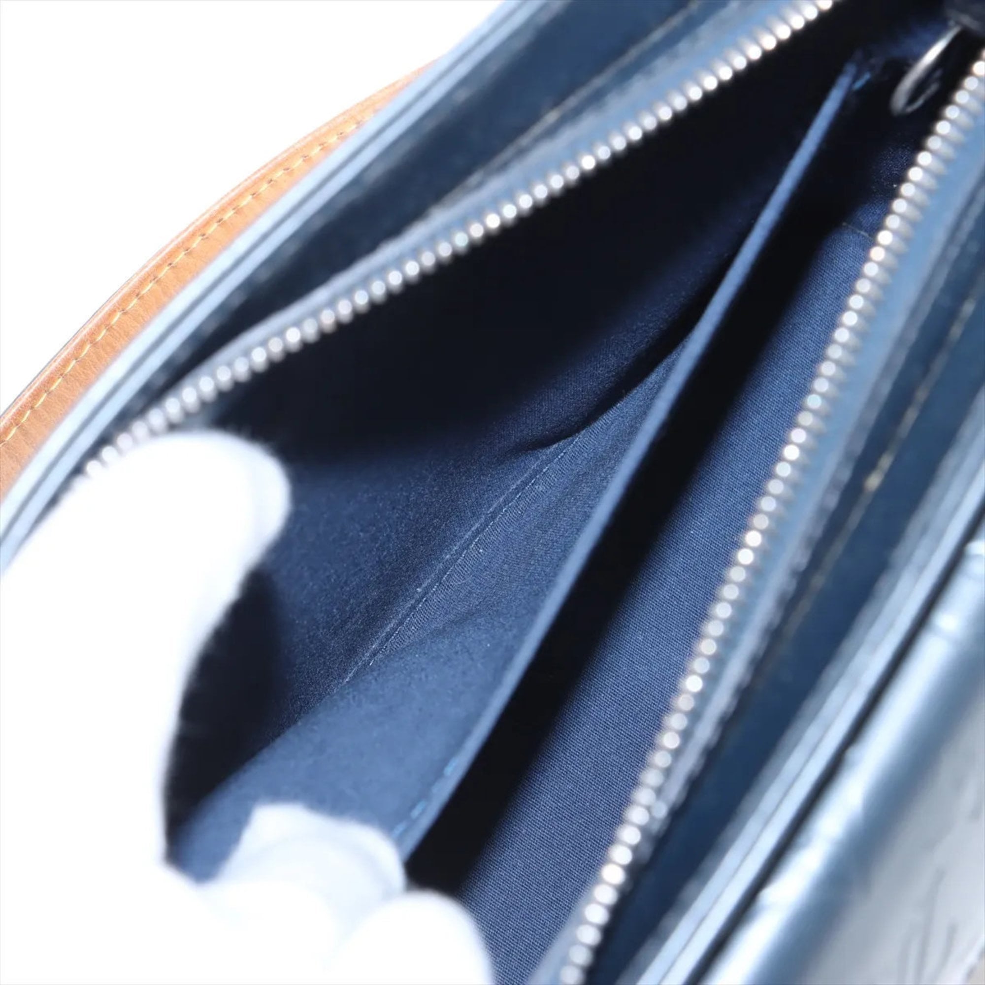 Louis Vuitton Blue Leather Shoulder Bag (Pre-Owned)