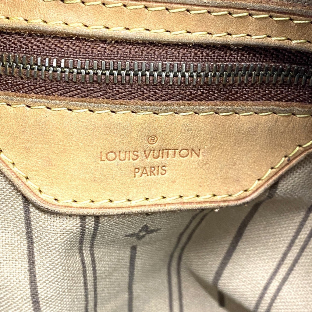 Louis Vuitton Brown Shoulder Bag (Pre-Owned)
