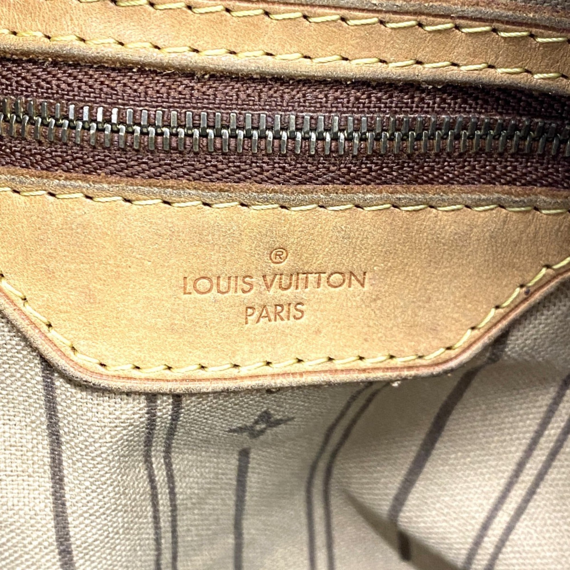 Louis Vuitton Brown Shoulder Bag (Pre-Owned)