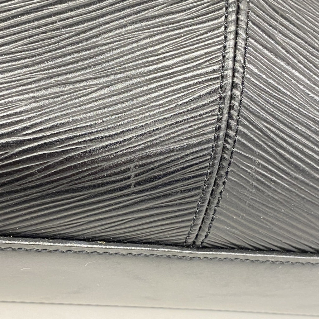 Louis Vuitton Noir Shoulder Bag (Pre-Owned)