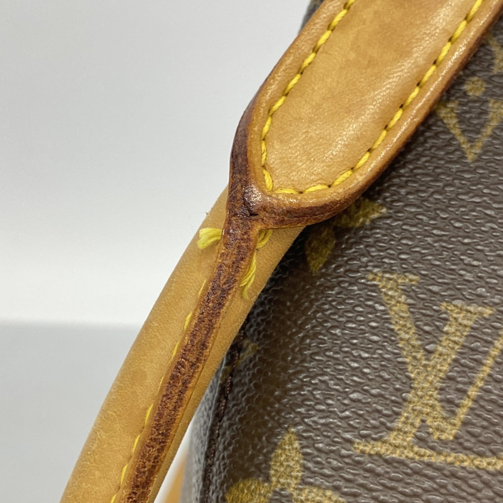 Louis Vuitton Brown Shoulder Bag (Pre-Owned)