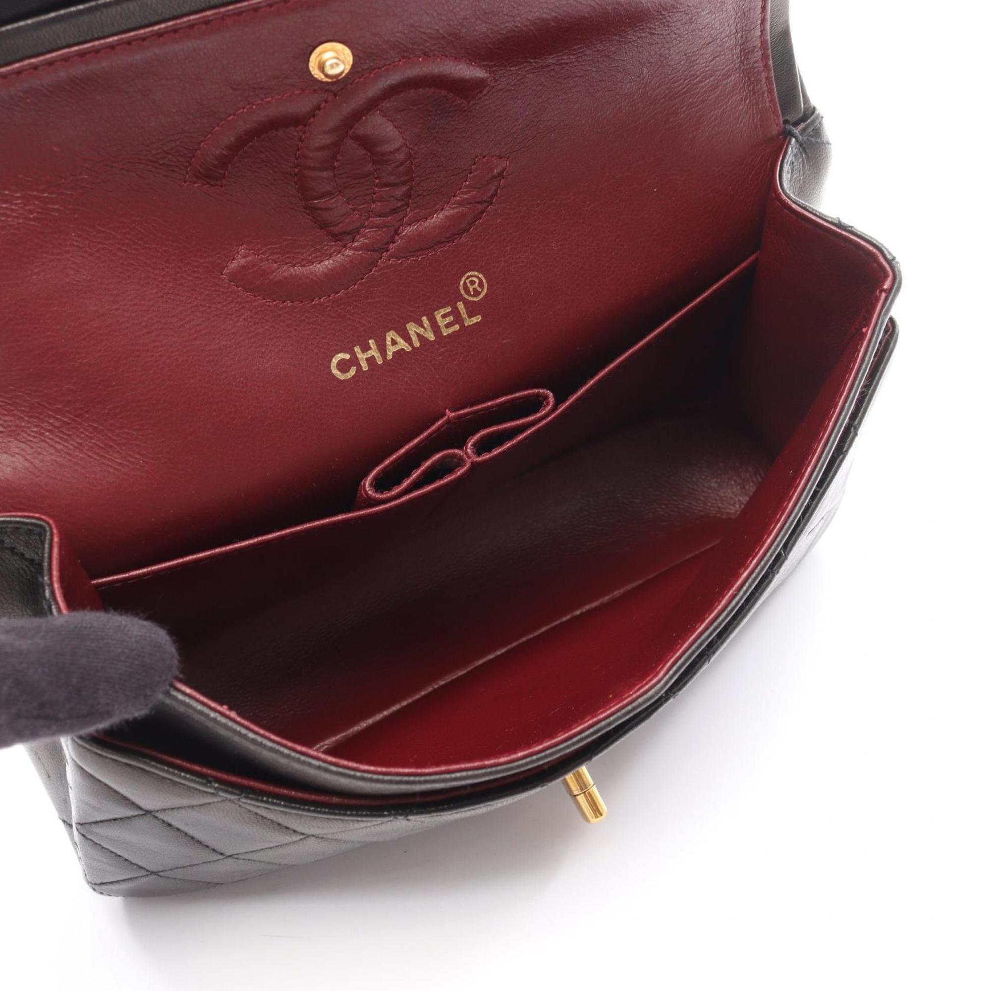 Chanel Black Leather Shoulder Bag (Pre-Owned)