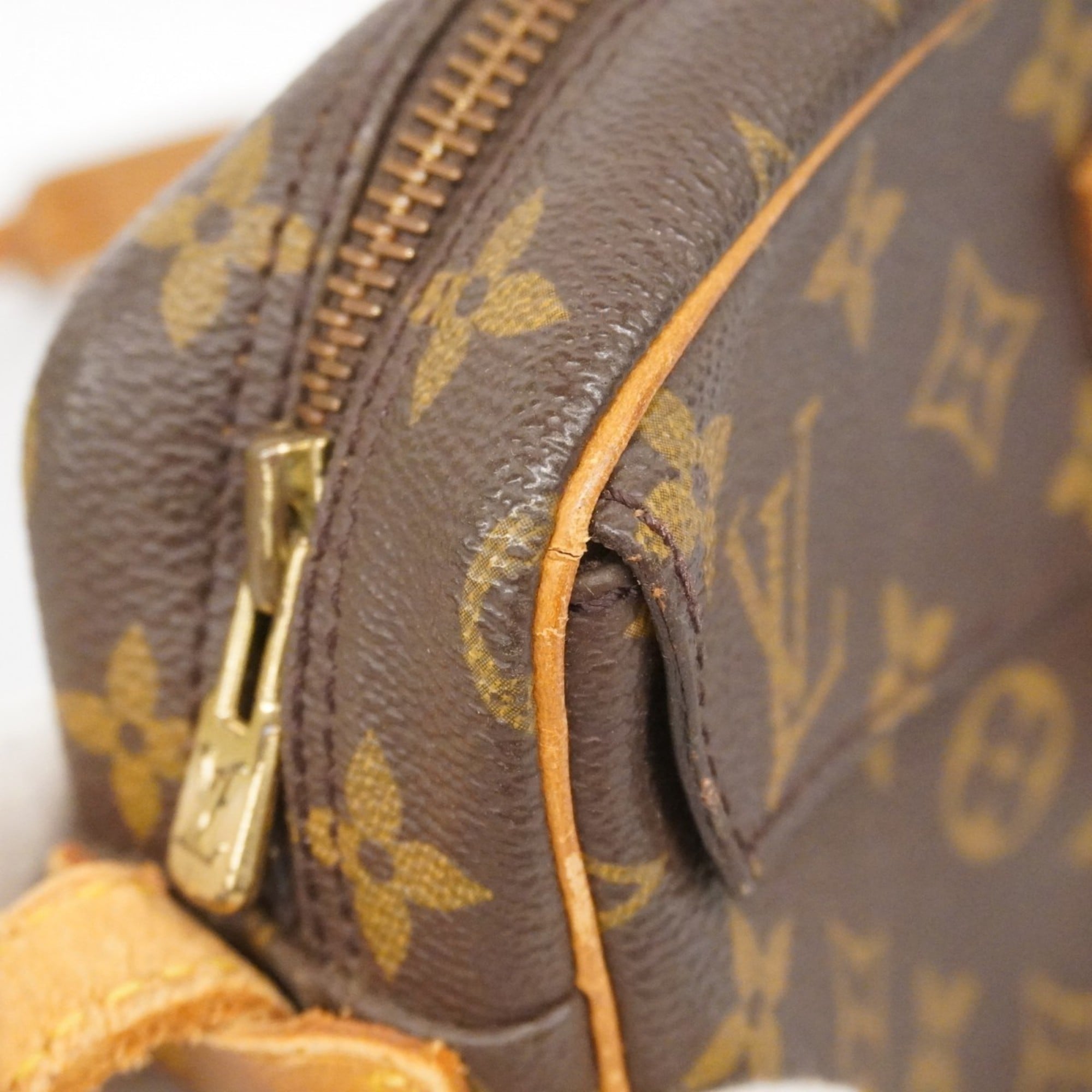 Louis Vuitton Brown Shoulder Bag (Pre-Owned)