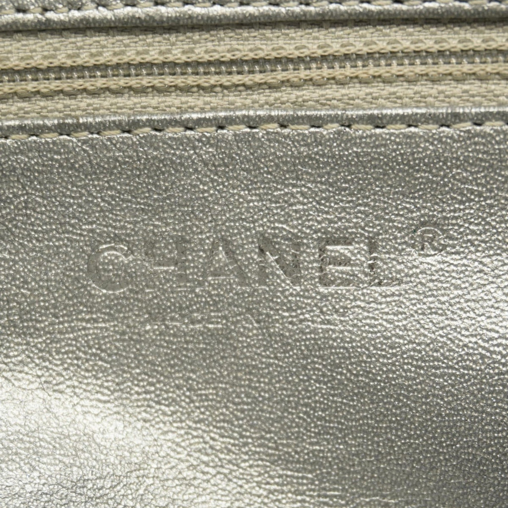 Chanel Black Grained Calfskin Shoulder Bag (Pre-Owned)