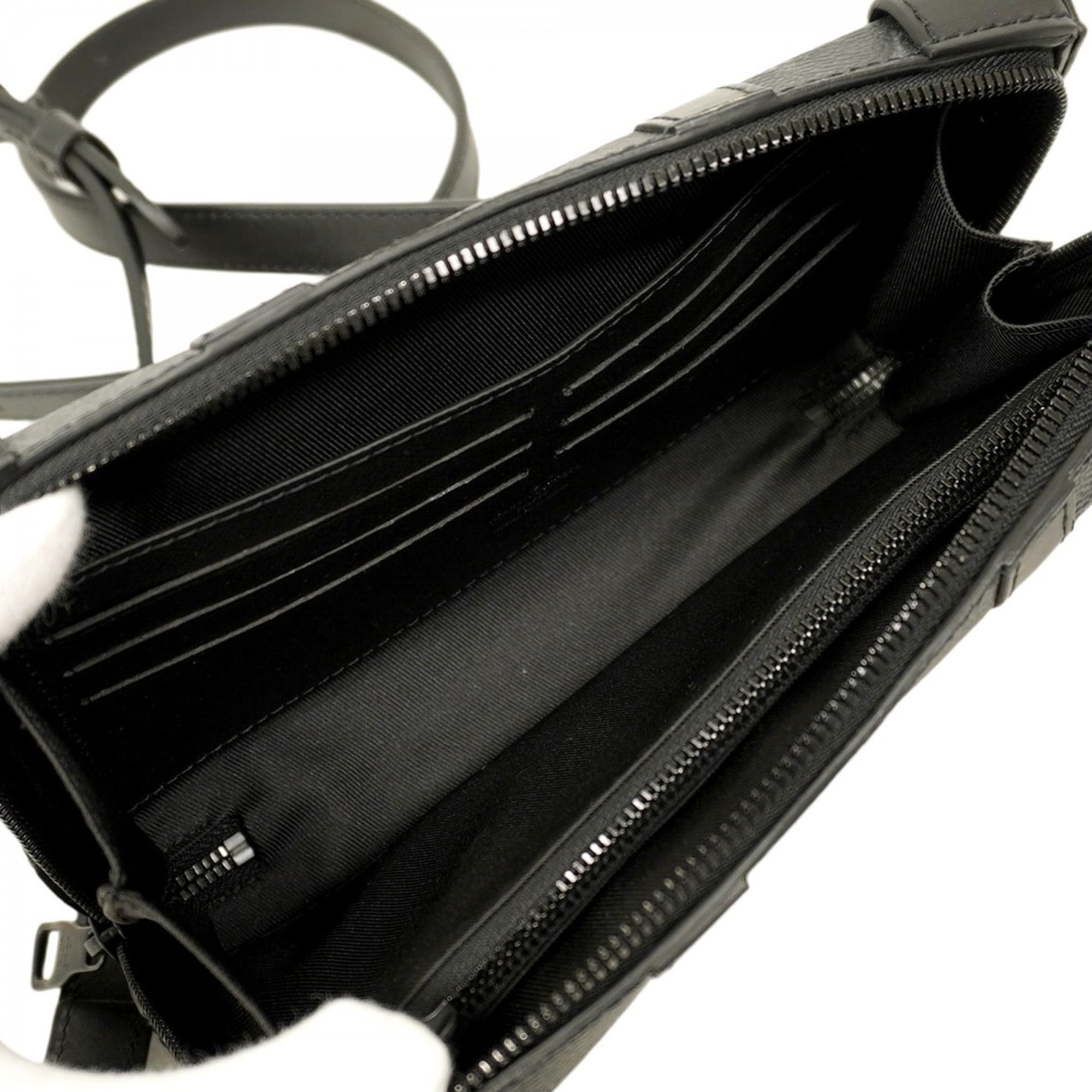 Louis Vuitton Black Shoulder Bag (Pre-Owned)