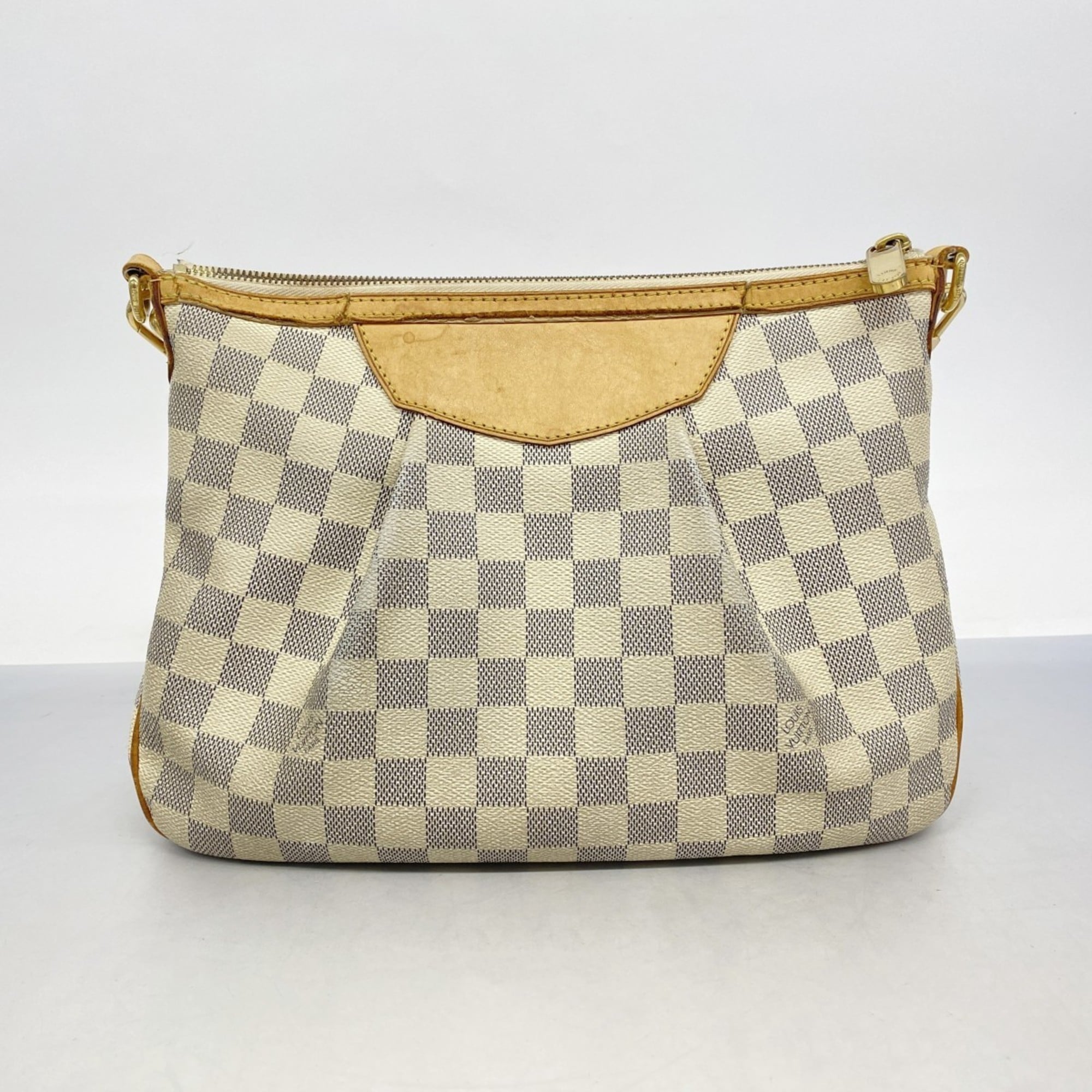 Louis Vuitton White Shoulder Bag (Pre-Owned)