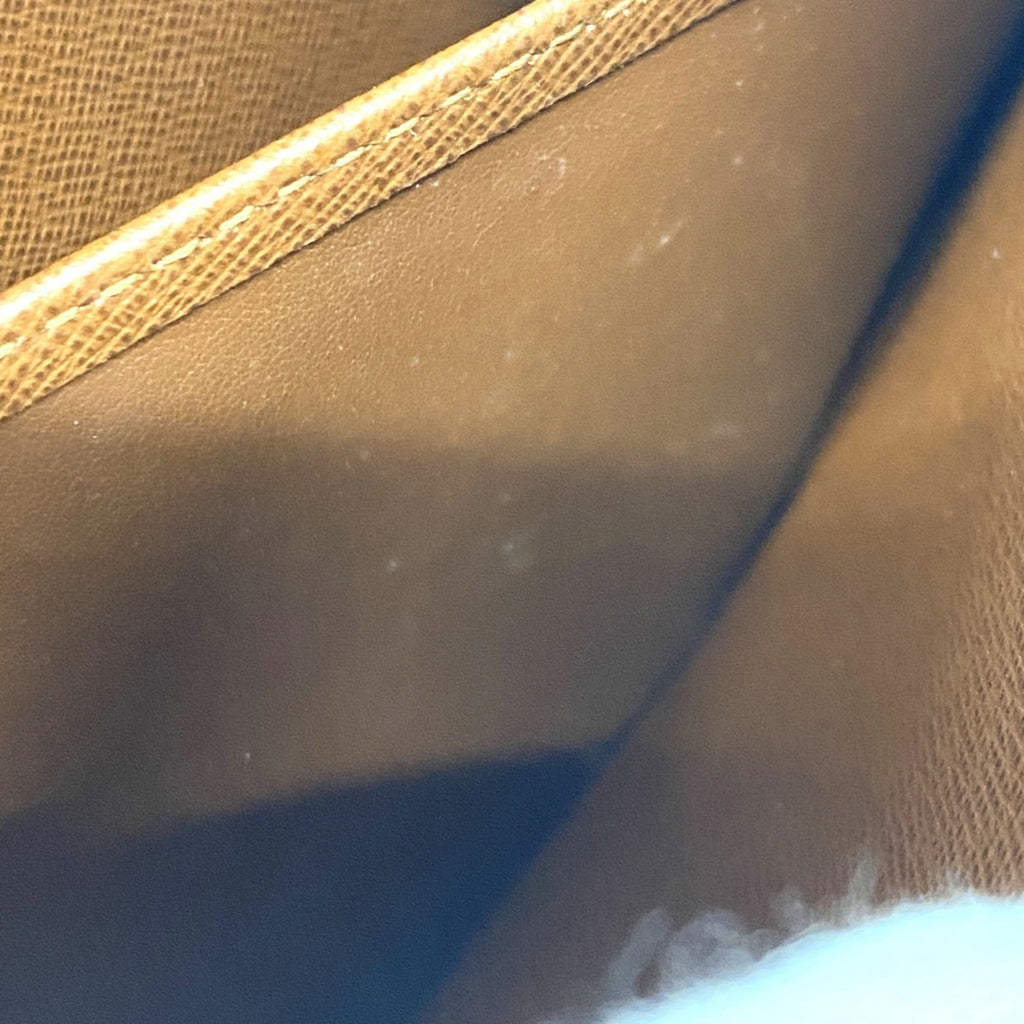 Louis Vuitton Brown Clutch Bag (Pre-Owned)