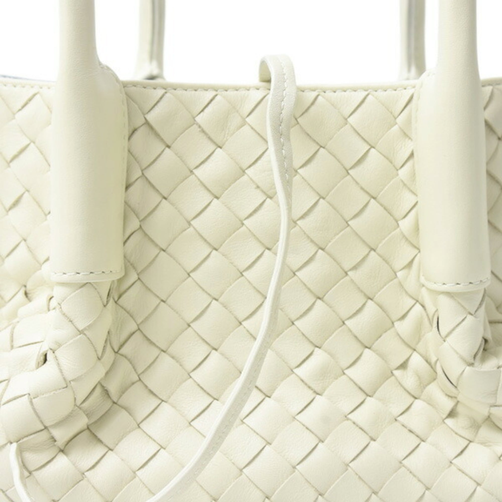 Bottega Veneta Intrecciato Ivory White Intrecciato Shoulder Bag (Pre-Owned)