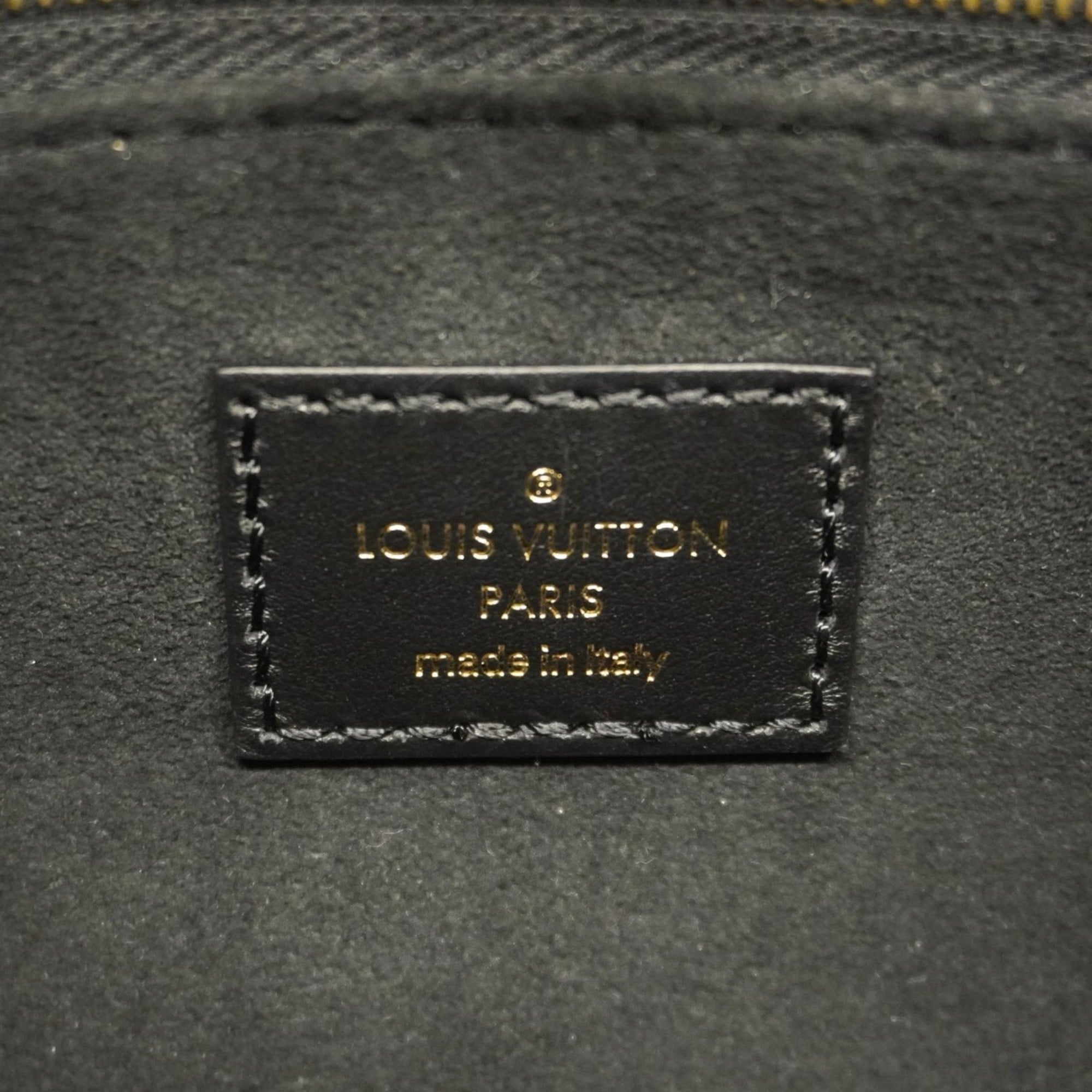 Louis Vuitton Noir Handbag (Pre-Owned)