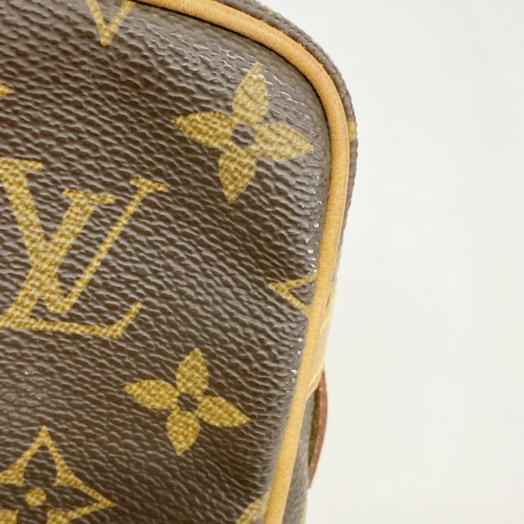 Louis Vuitton Brown Clutch Bag (Pre-Owned)