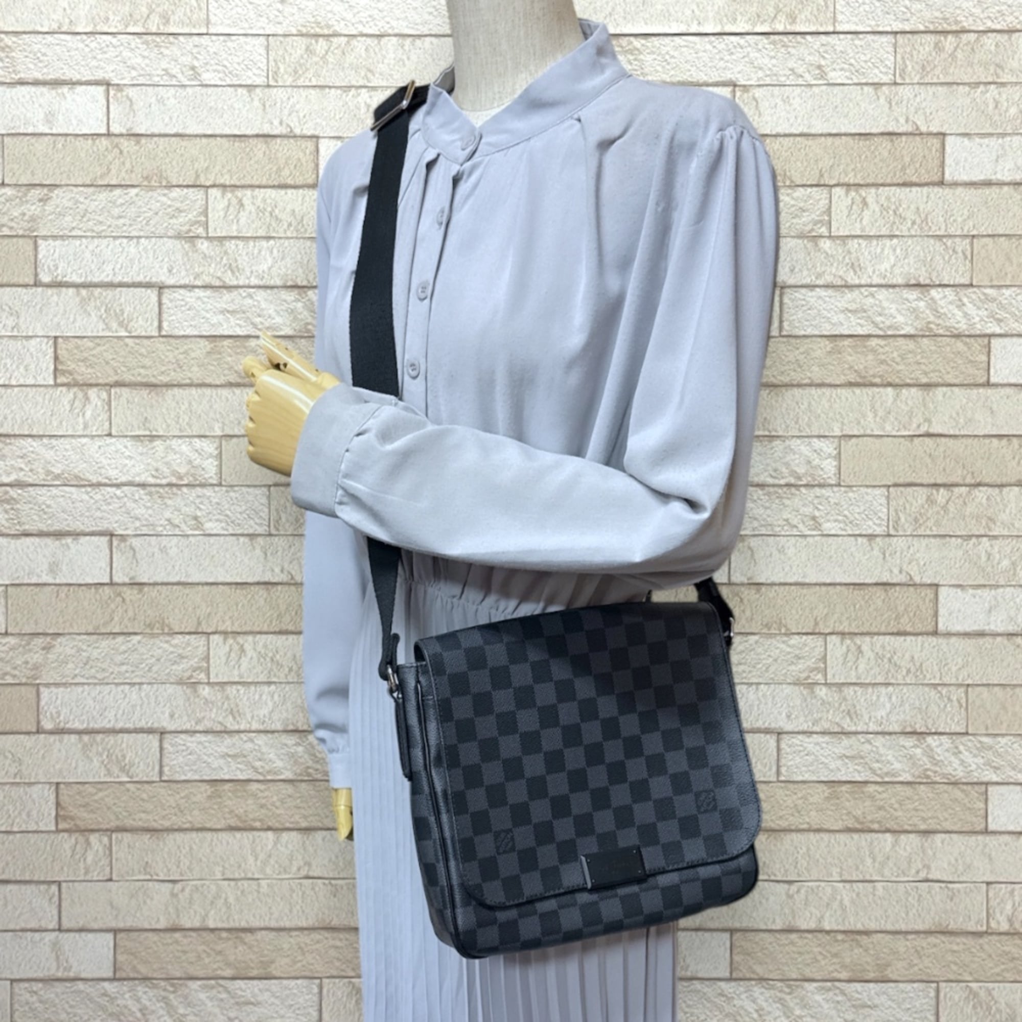 Louis Vuitton Black Gray Damier Graphite Shoulder Bag (Pre-Owned)