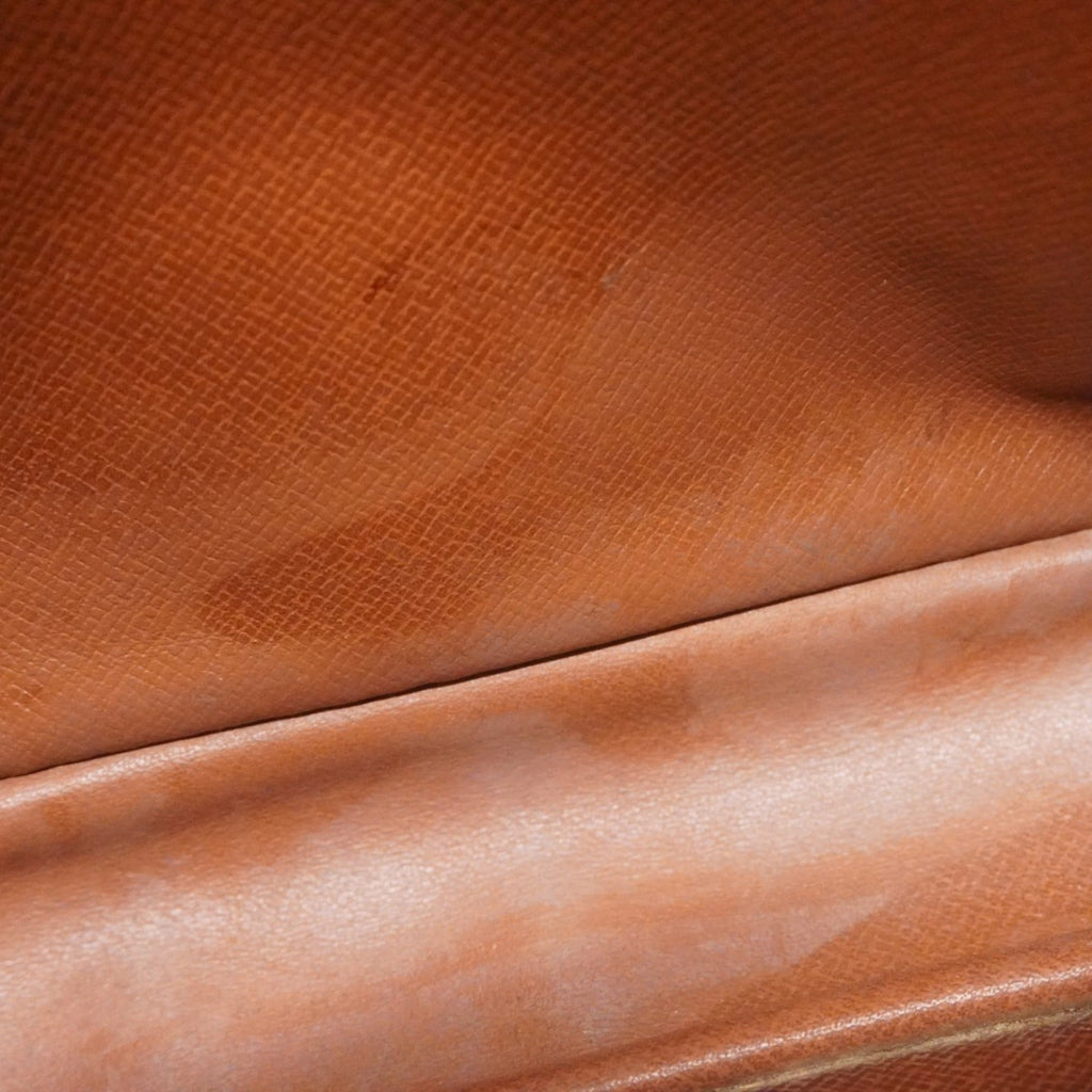 Louis Vuitton Brown Clutch Bag (Pre-Owned)