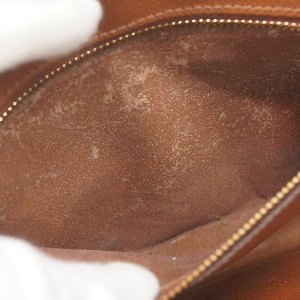 Louis Vuitton Brown Clutch Bag (Pre-Owned)