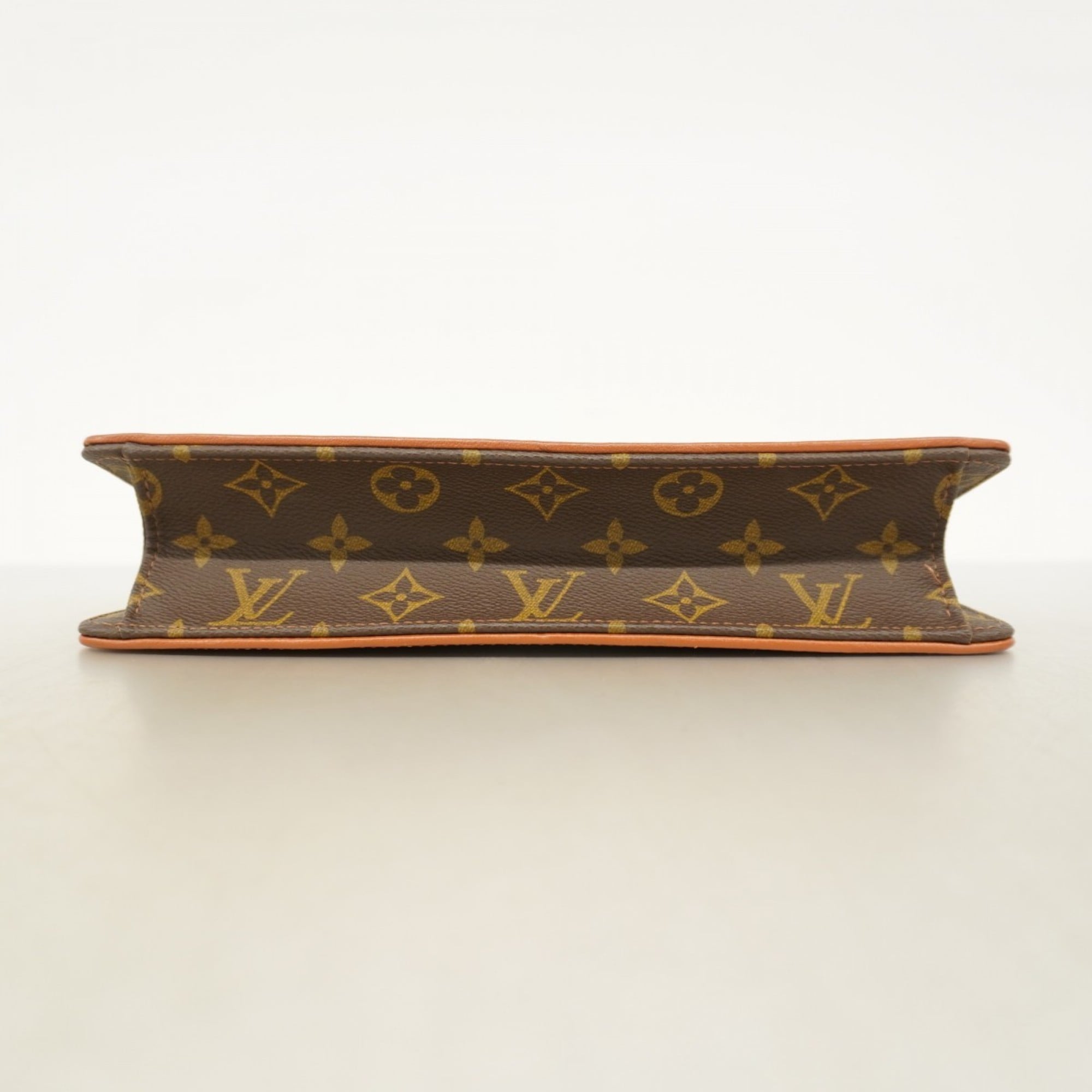 Louis Vuitton Brown Clutch Bag (Pre-Owned)