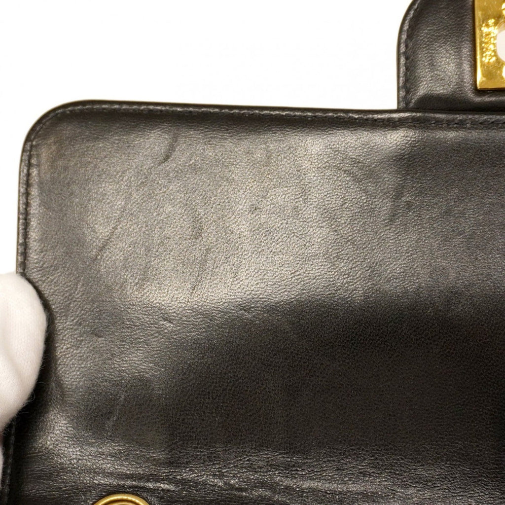 Chanel Black Leather Shoulder Bag (Pre-Owned)