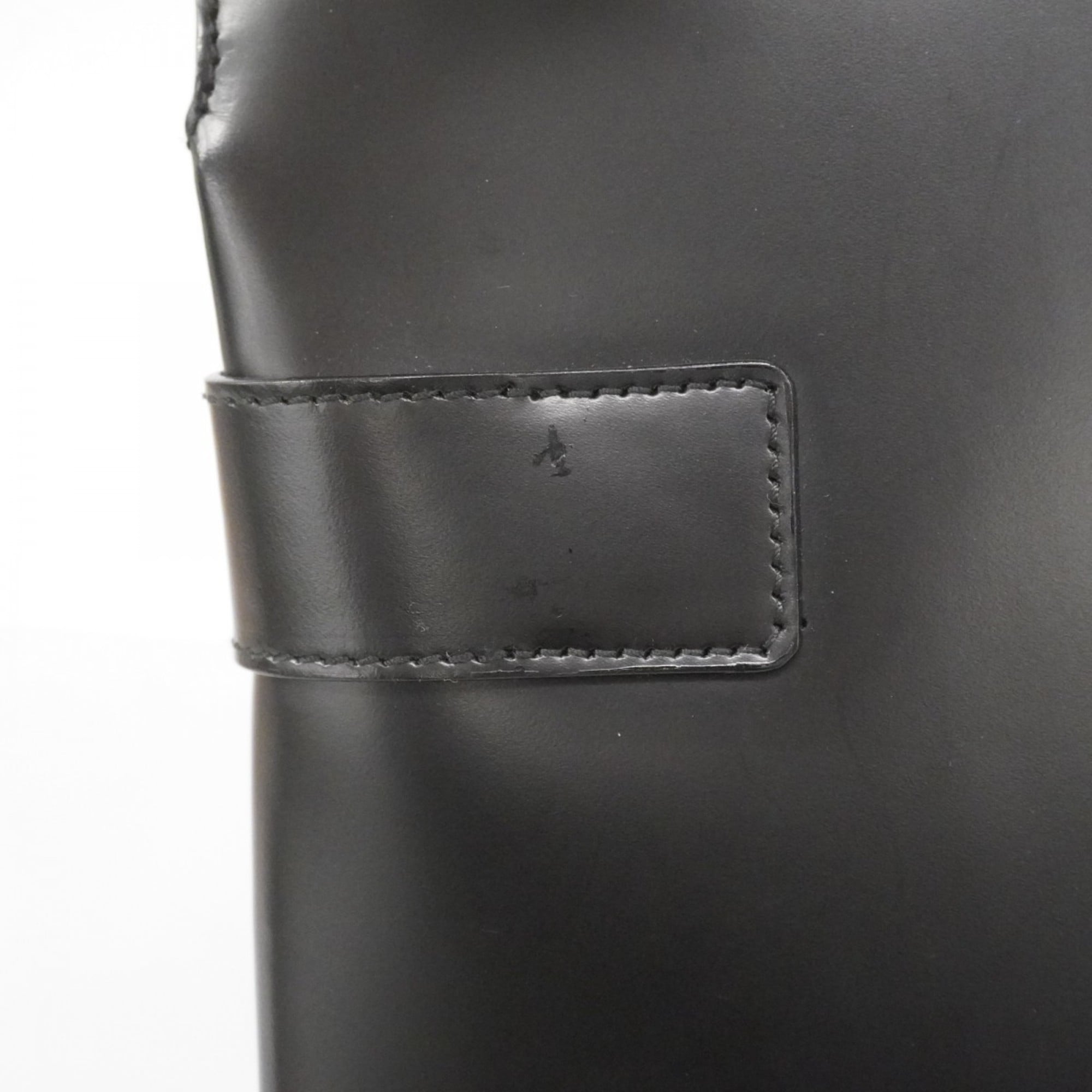 Salvatore Ferragamo Black Leather Handbag (Pre-Owned)