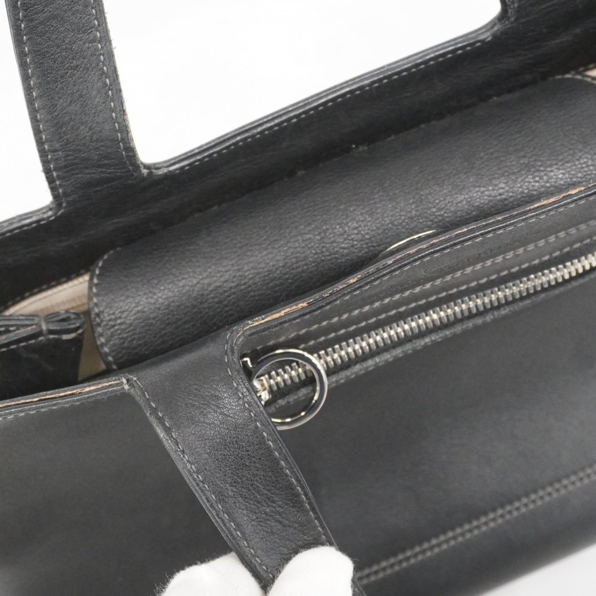 Salvatore Ferragamo Black Leather Handbag (Pre-Owned)