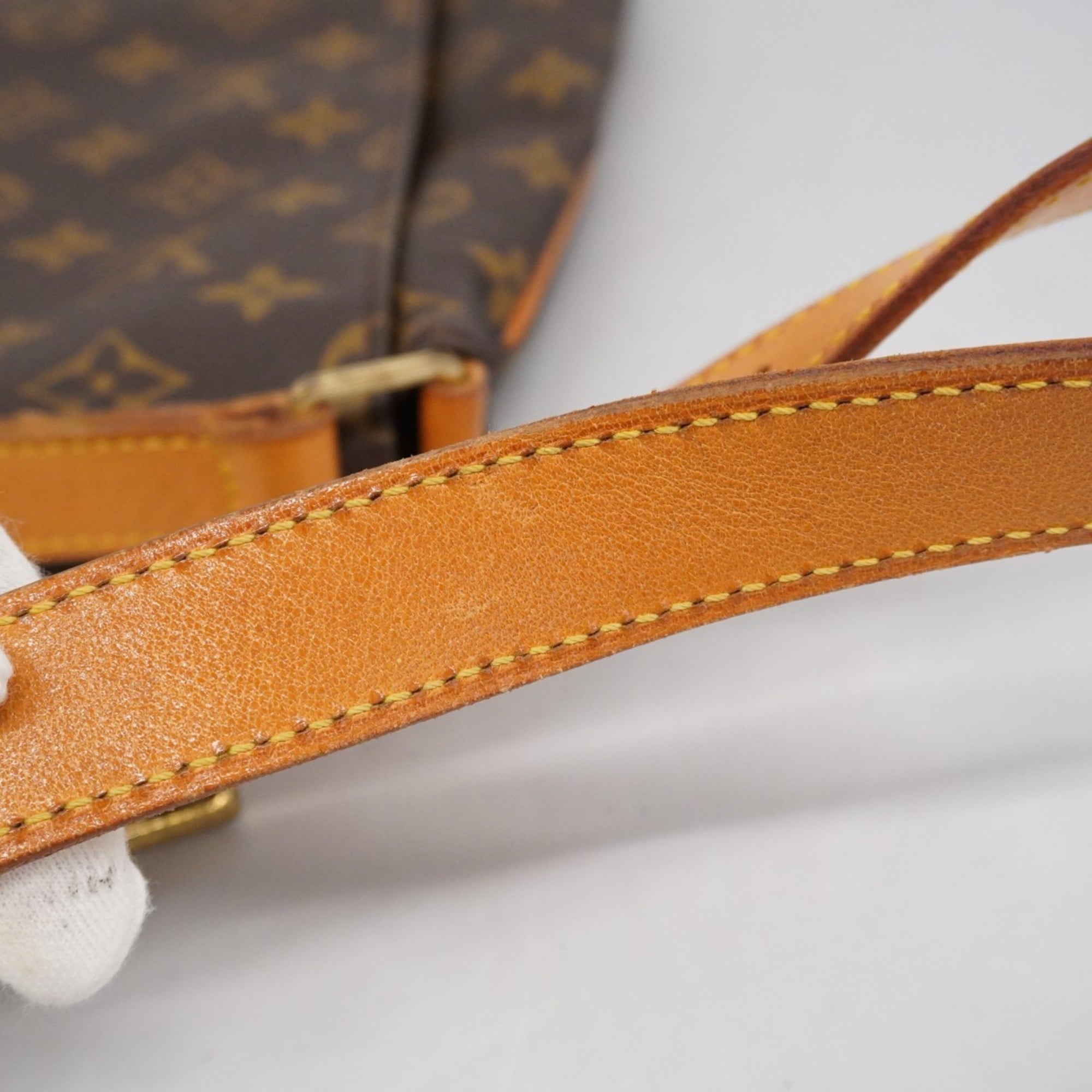 Louis Vuitton Brown Shoulder Bag (Pre-Owned)