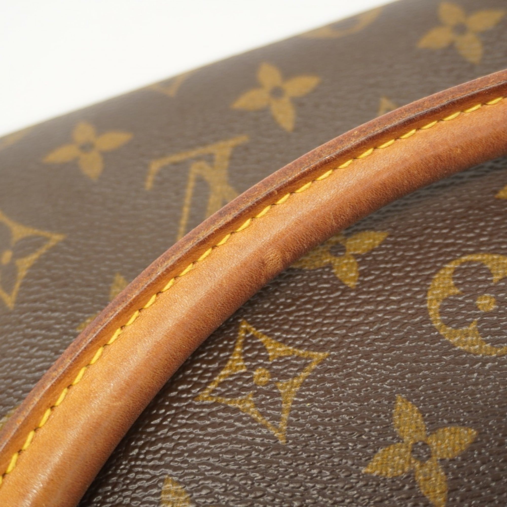 Louis Vuitton Brown Shoulder Bag (Pre-Owned)
