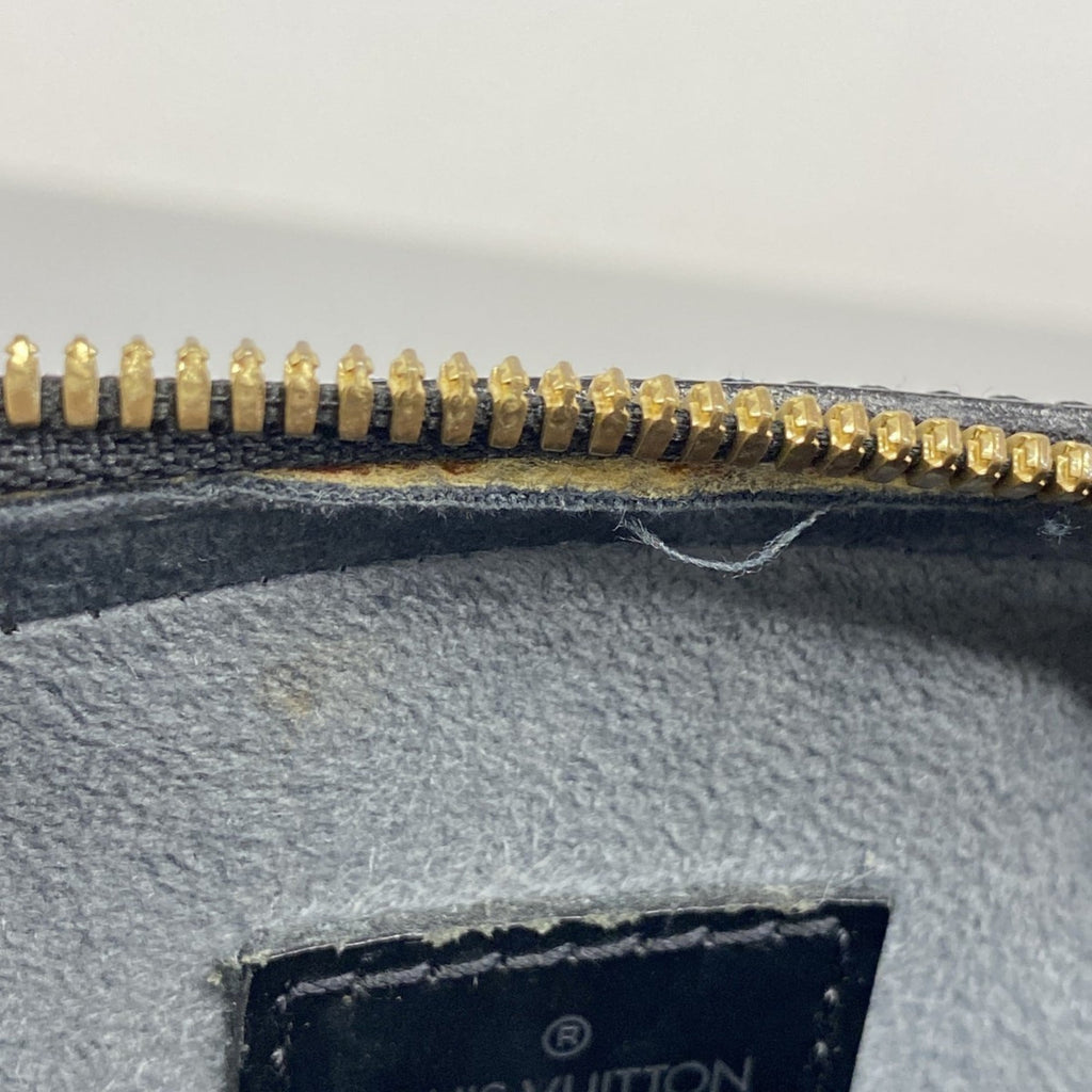 Louis Vuitton Noir Handbag (Pre-Owned)