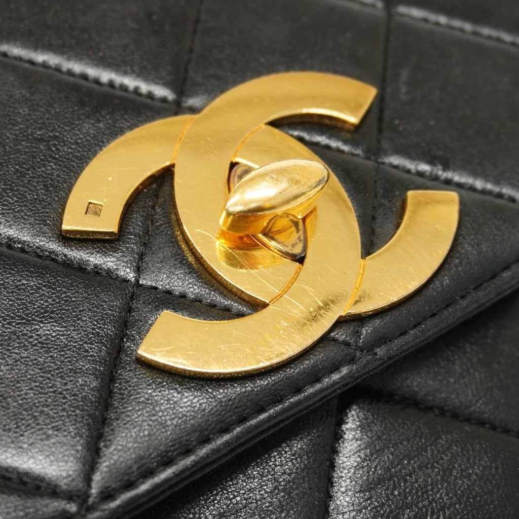 Chanel Black Leather Shoulder Bag (Pre-Owned)